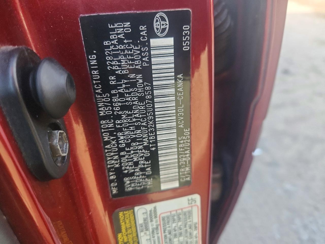 2005 Toyota Camry Le Red vin: 4T1BE32K95U078587