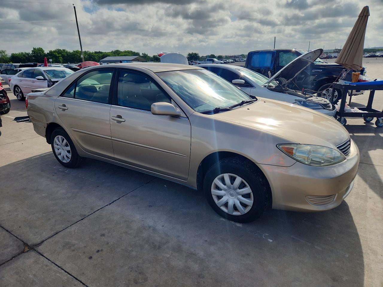 2005 Toyota Camry Le Бежевый vin: 4T1BE32K95U083336