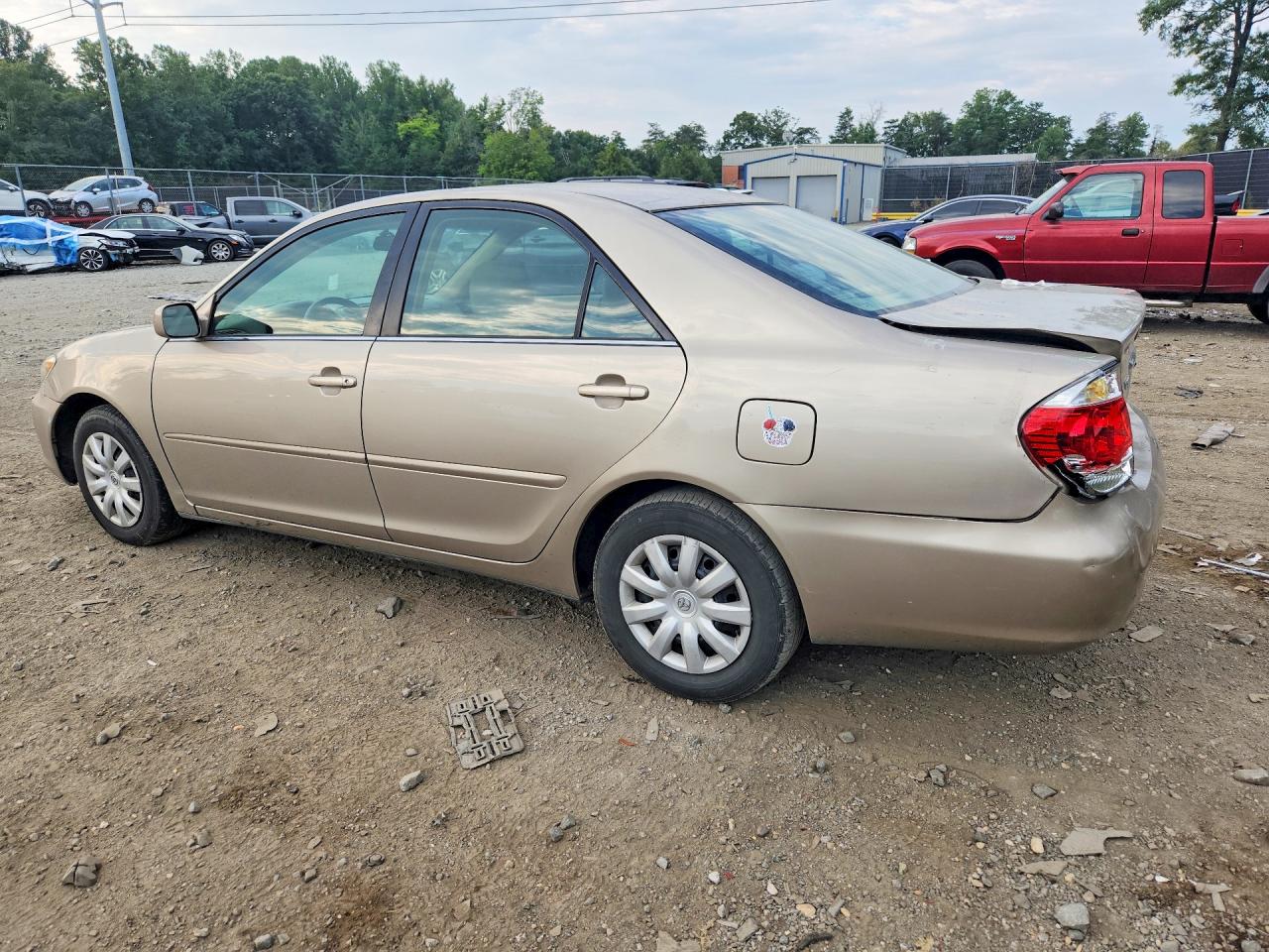 2005 Toyota Camry Le Tan vin: 4T1BE32K95U096040