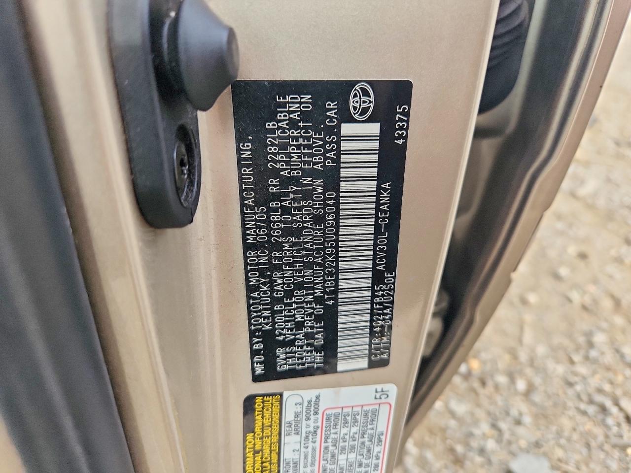 2005 Toyota Camry Le Tan vin: 4T1BE32K95U096040