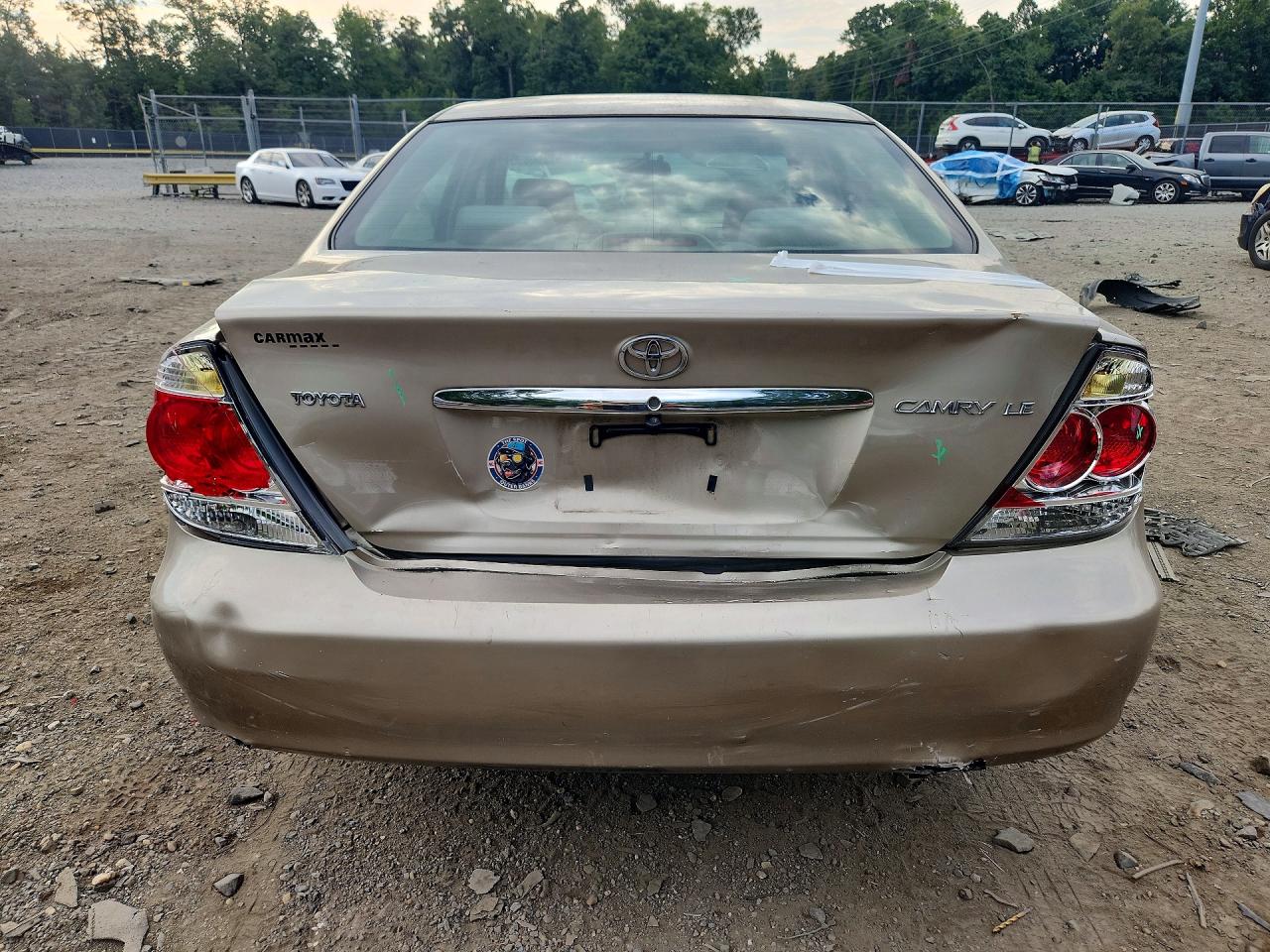 2005 Toyota Camry Le Tan vin: 4T1BE32K95U096040