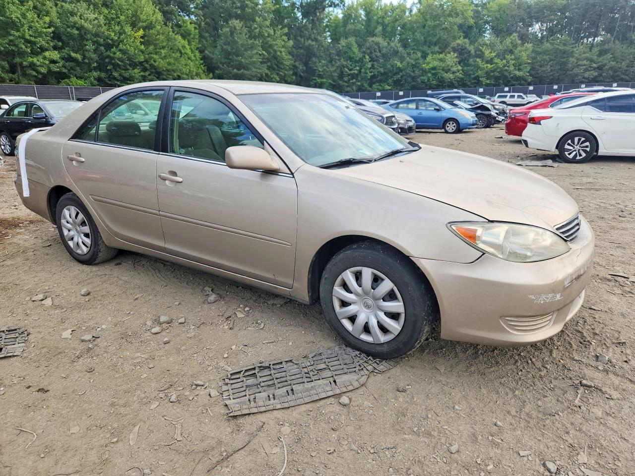 2005 Toyota Camry Le Tan vin: 4T1BE32K95U096040