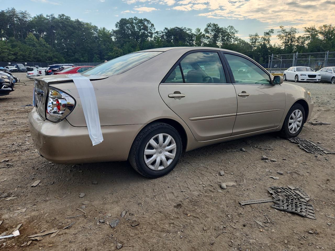 2005 Toyota Camry Le Tan vin: 4T1BE32K95U096040