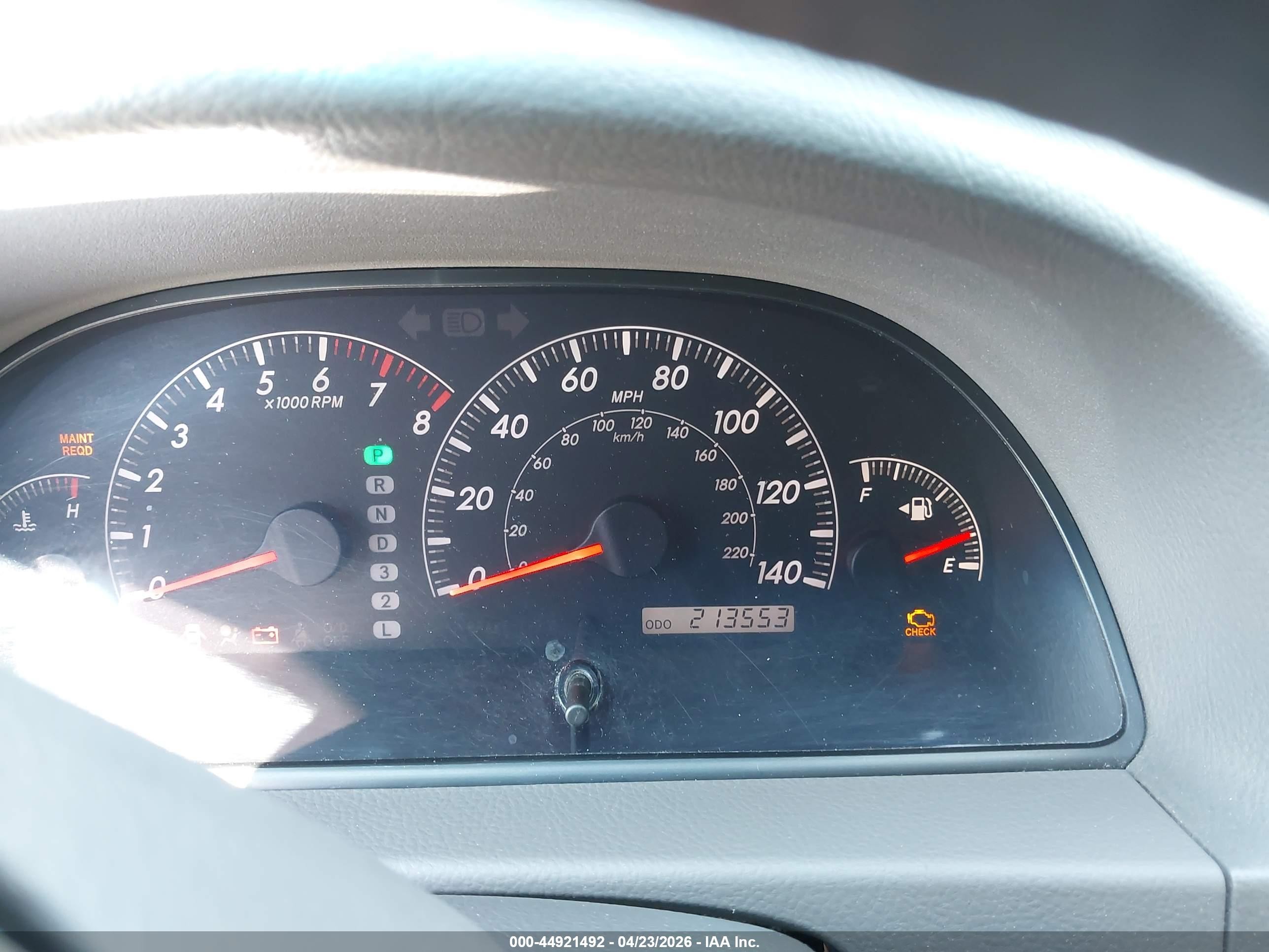 2005 Toyota Camry Le Red vin: 4T1BE32K95U401505