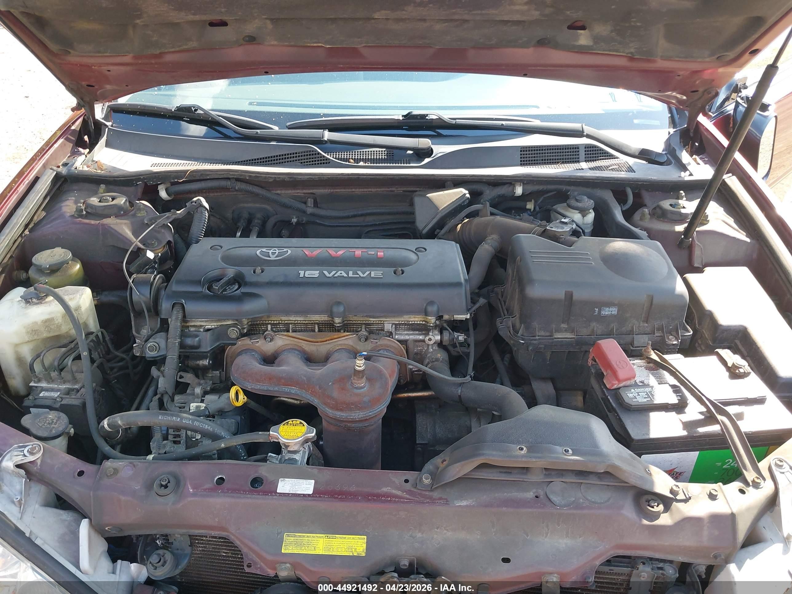 2005 Toyota Camry Le Red vin: 4T1BE32K95U401505
