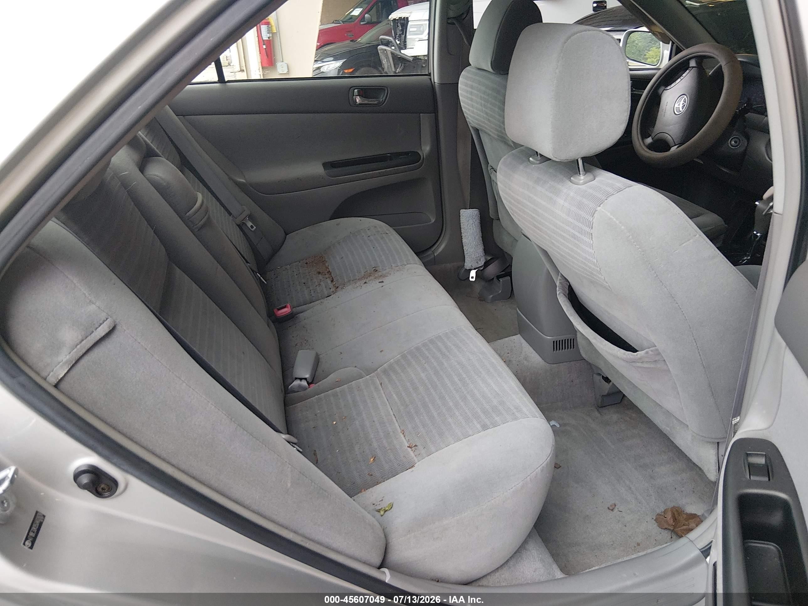 2005 Toyota Camry Le Silver vin: 4T1BE32K95U402878