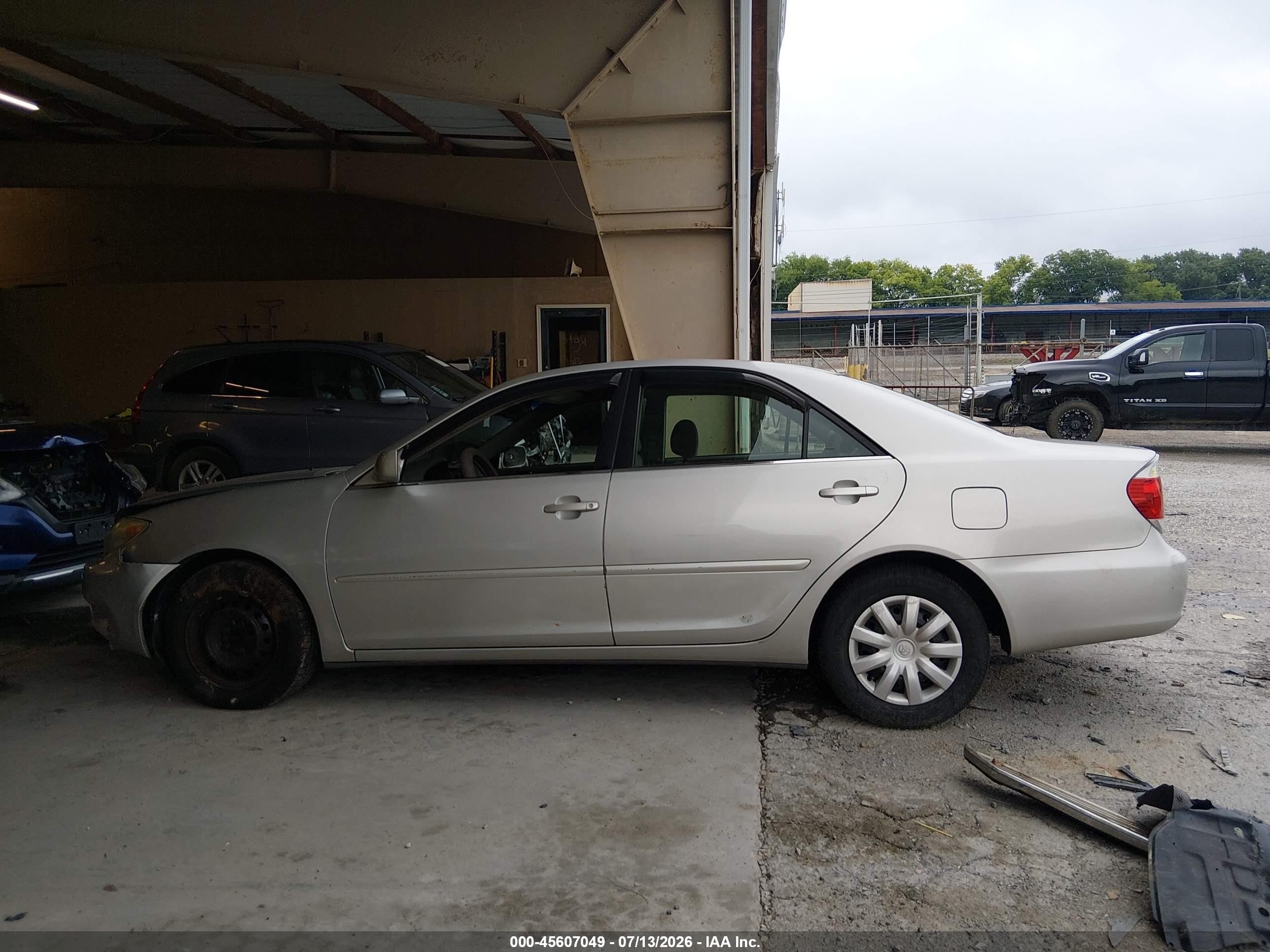 2005 Toyota Camry Le Silver vin: 4T1BE32K95U402878