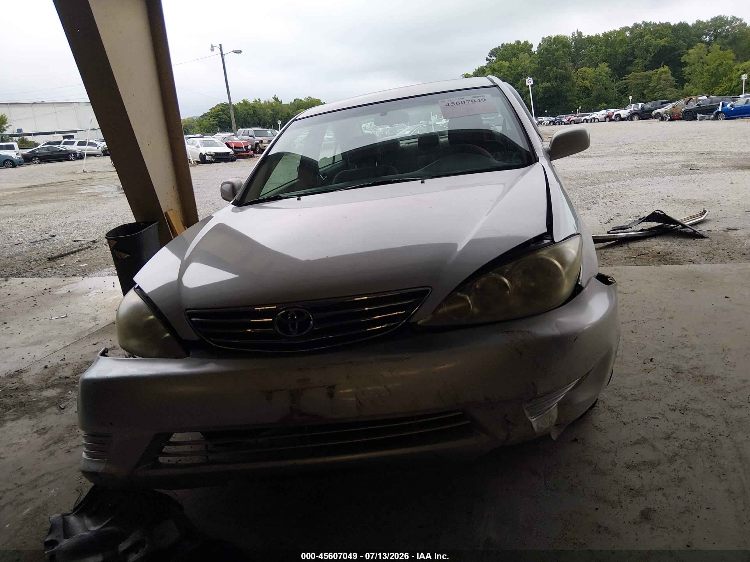 2005 Toyota Camry Le Silver vin: 4T1BE32K95U402878