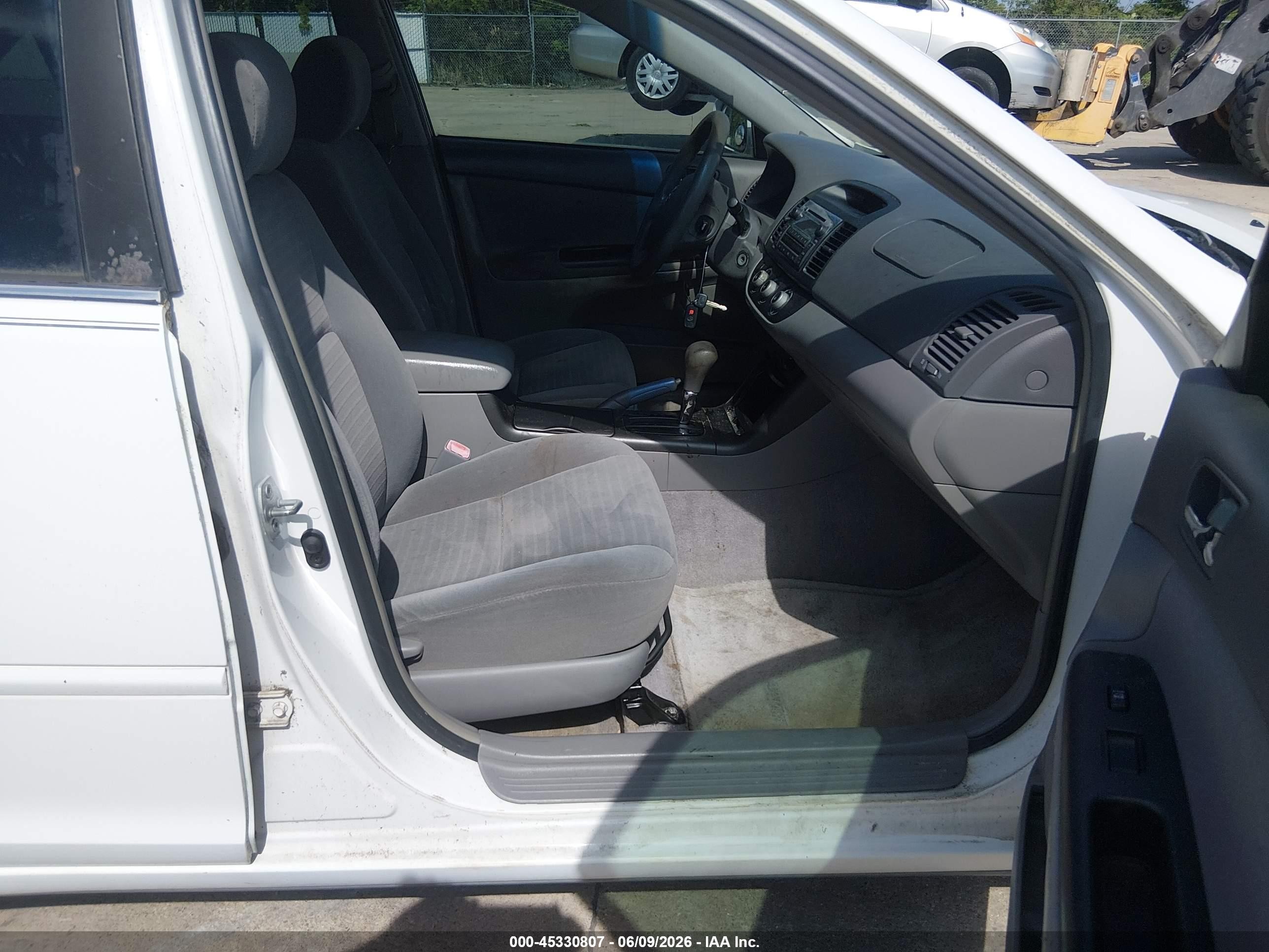 2005 Toyota Camry Le White vin: 4T1BE32K95U428154
