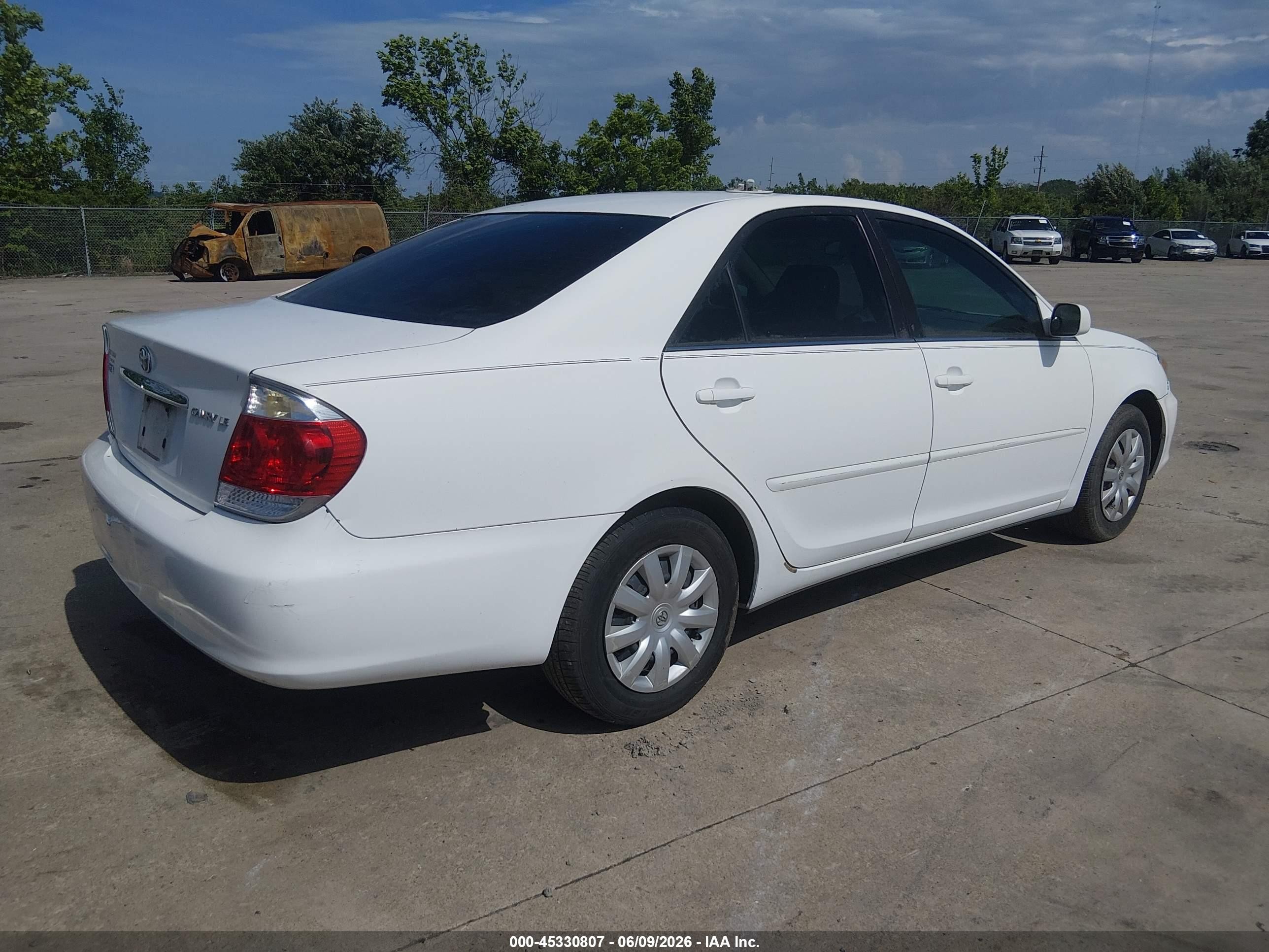 2005 Toyota Camry Le White vin: 4T1BE32K95U428154