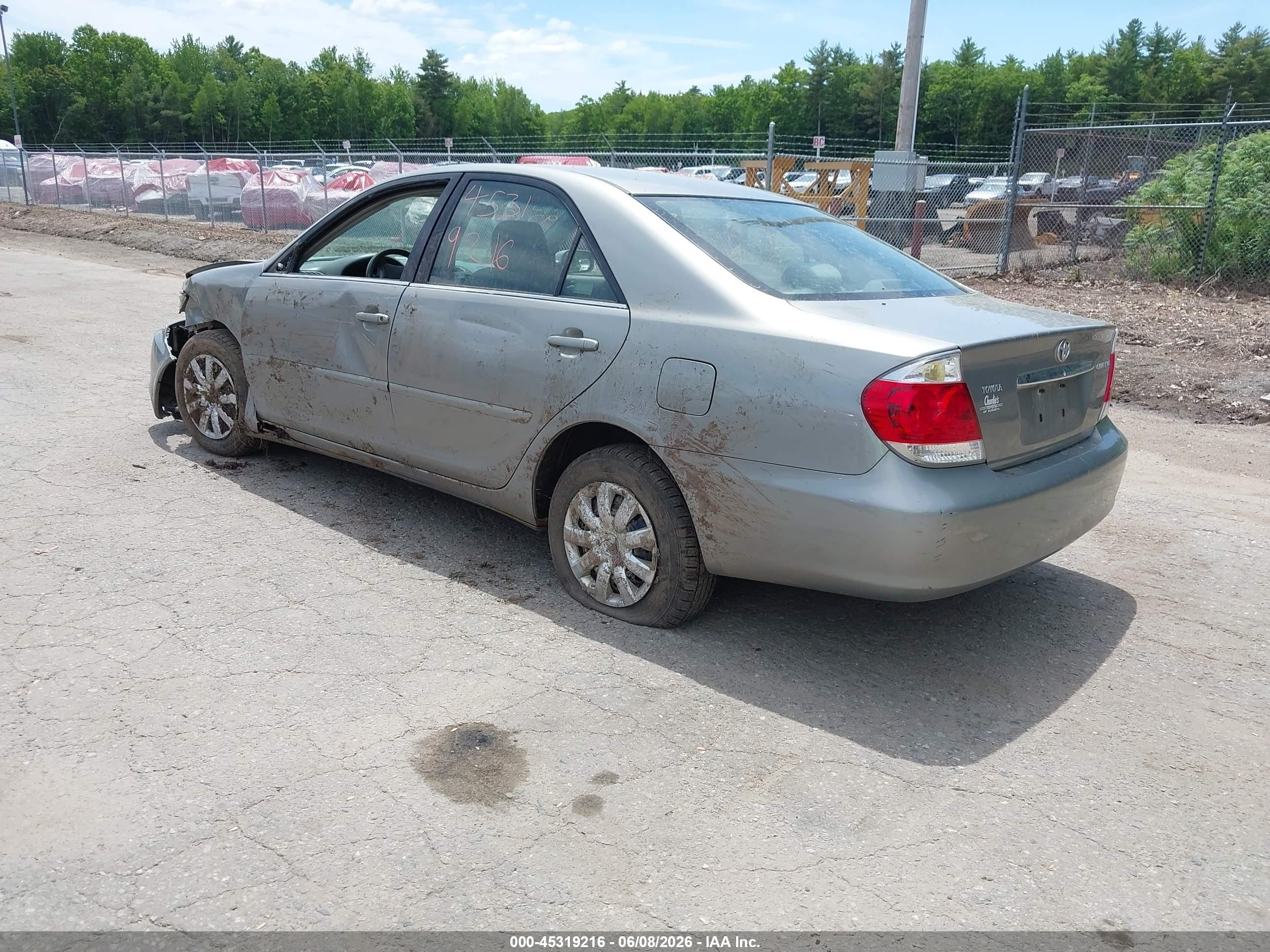 2005 Toyota Camry Le Silver vin: 4T1BE32K95U542090