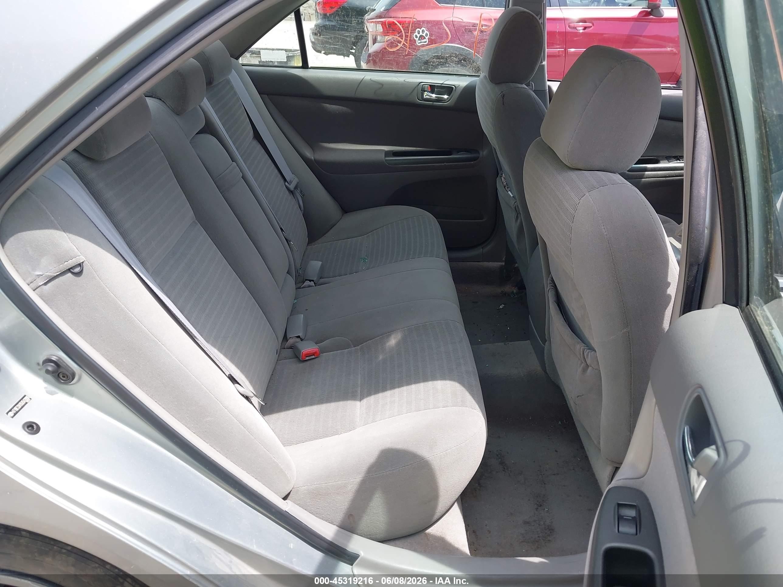 2005 Toyota Camry Le Silver vin: 4T1BE32K95U542090