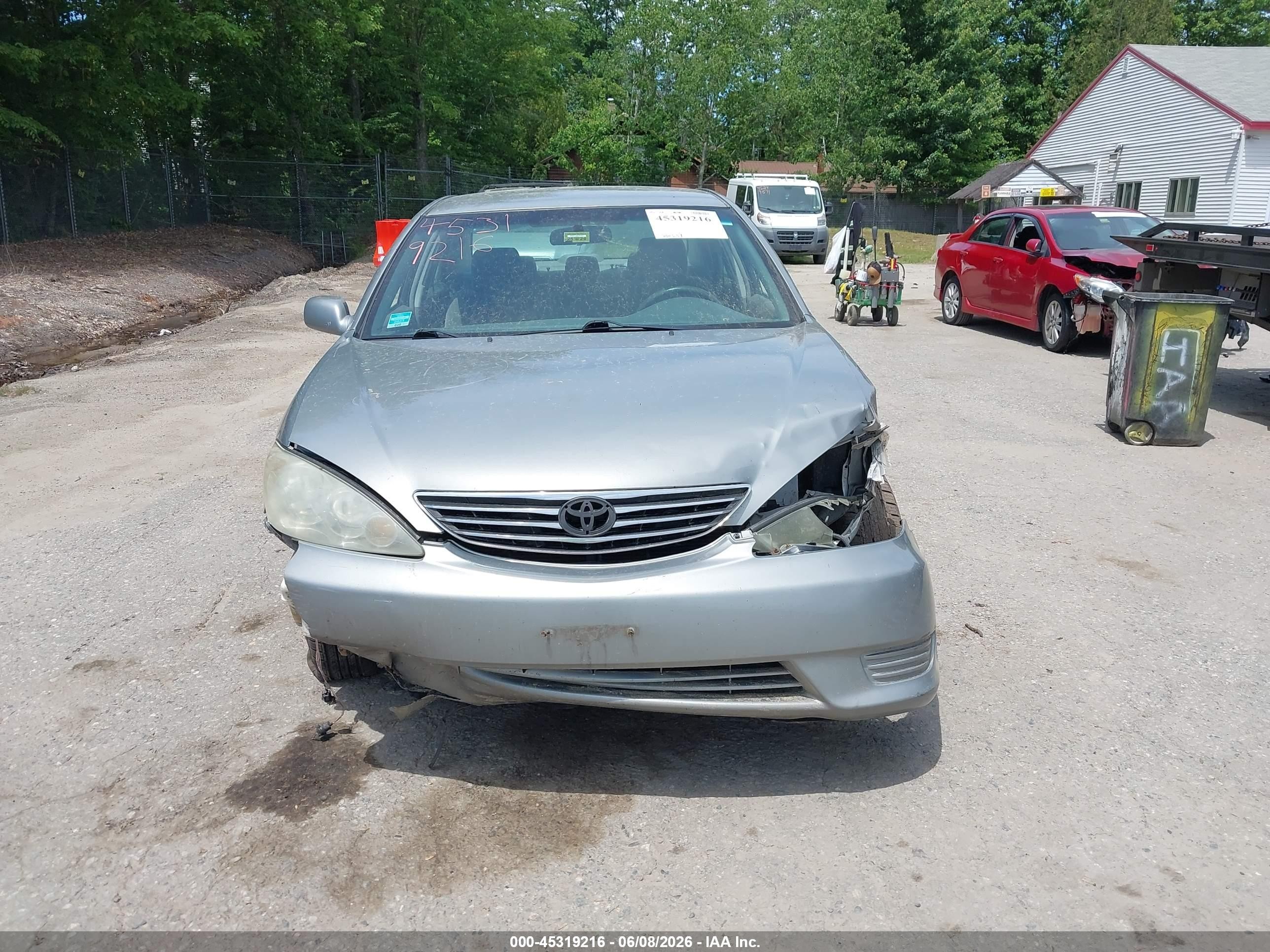2005 Toyota Camry Le Silver vin: 4T1BE32K95U542090