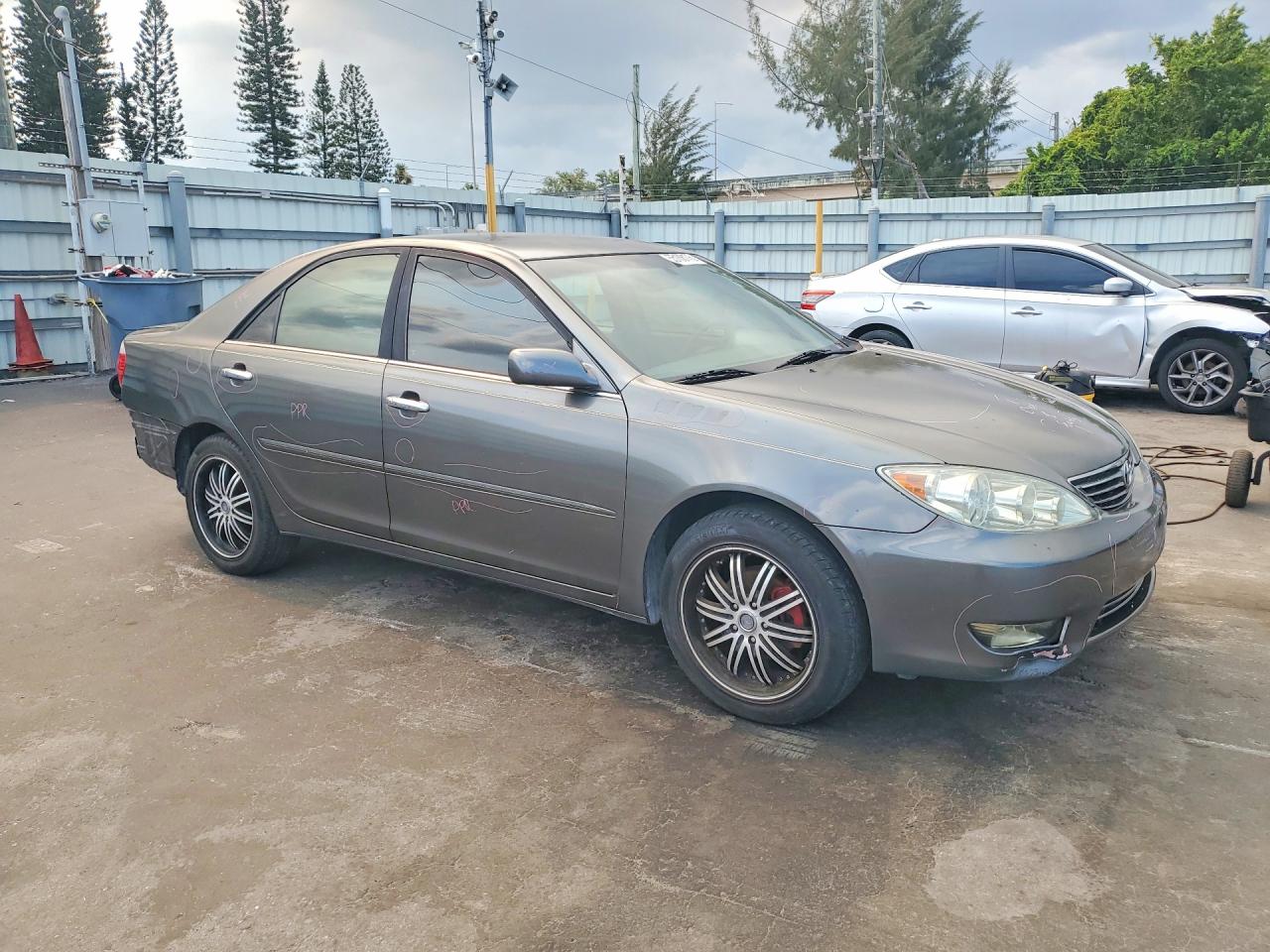 2005 Toyota Camry Xle Gray vin: 4T1BE32K95U544096