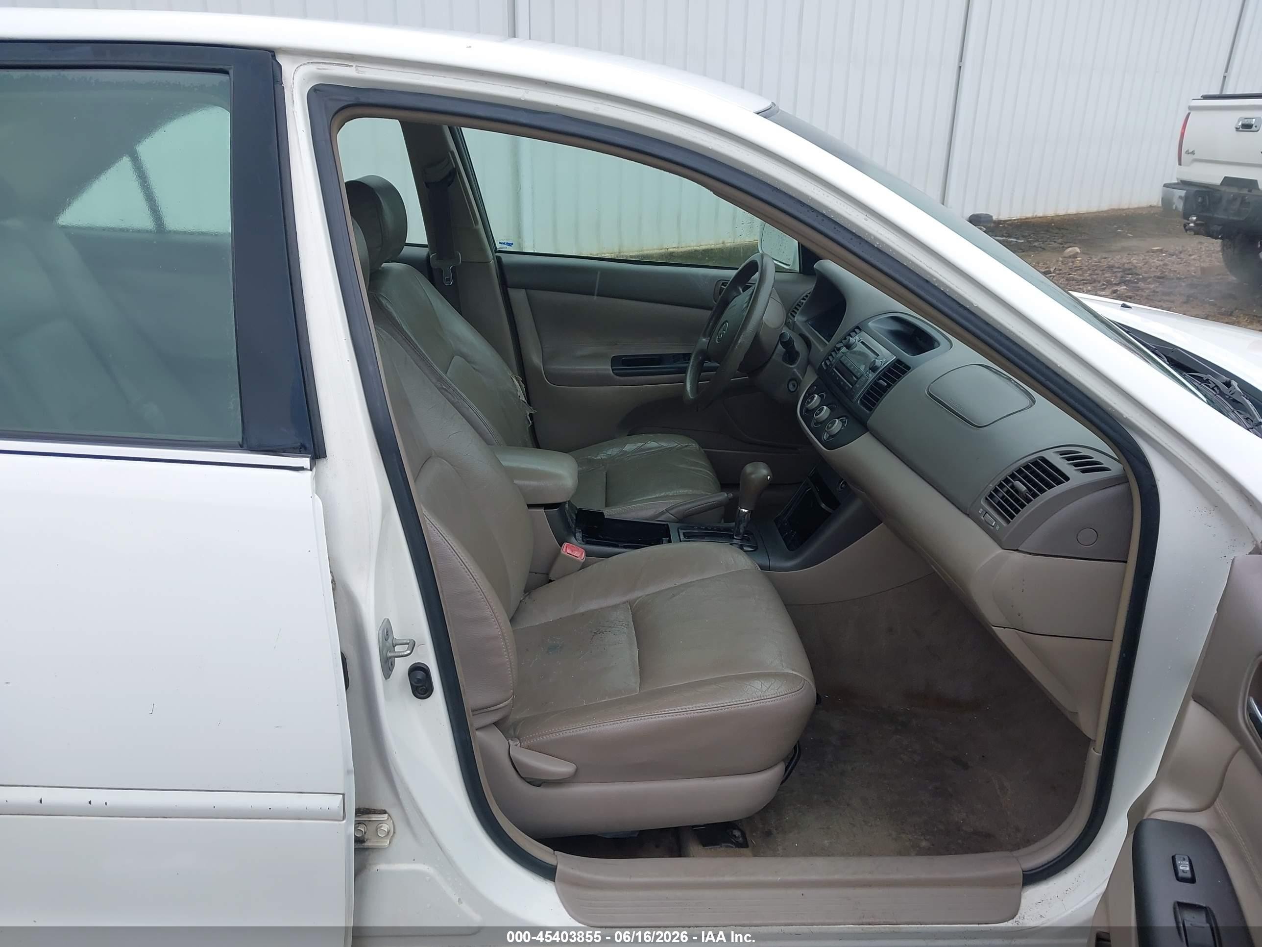 2005 Toyota Camry Le White vin: 4T1BE32K95U552120