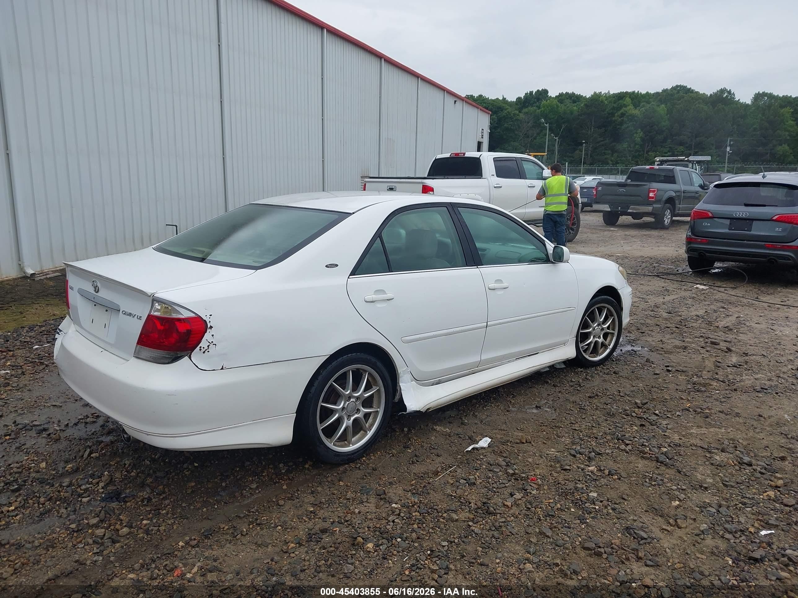 2005 Toyota Camry Le White vin: 4T1BE32K95U552120
