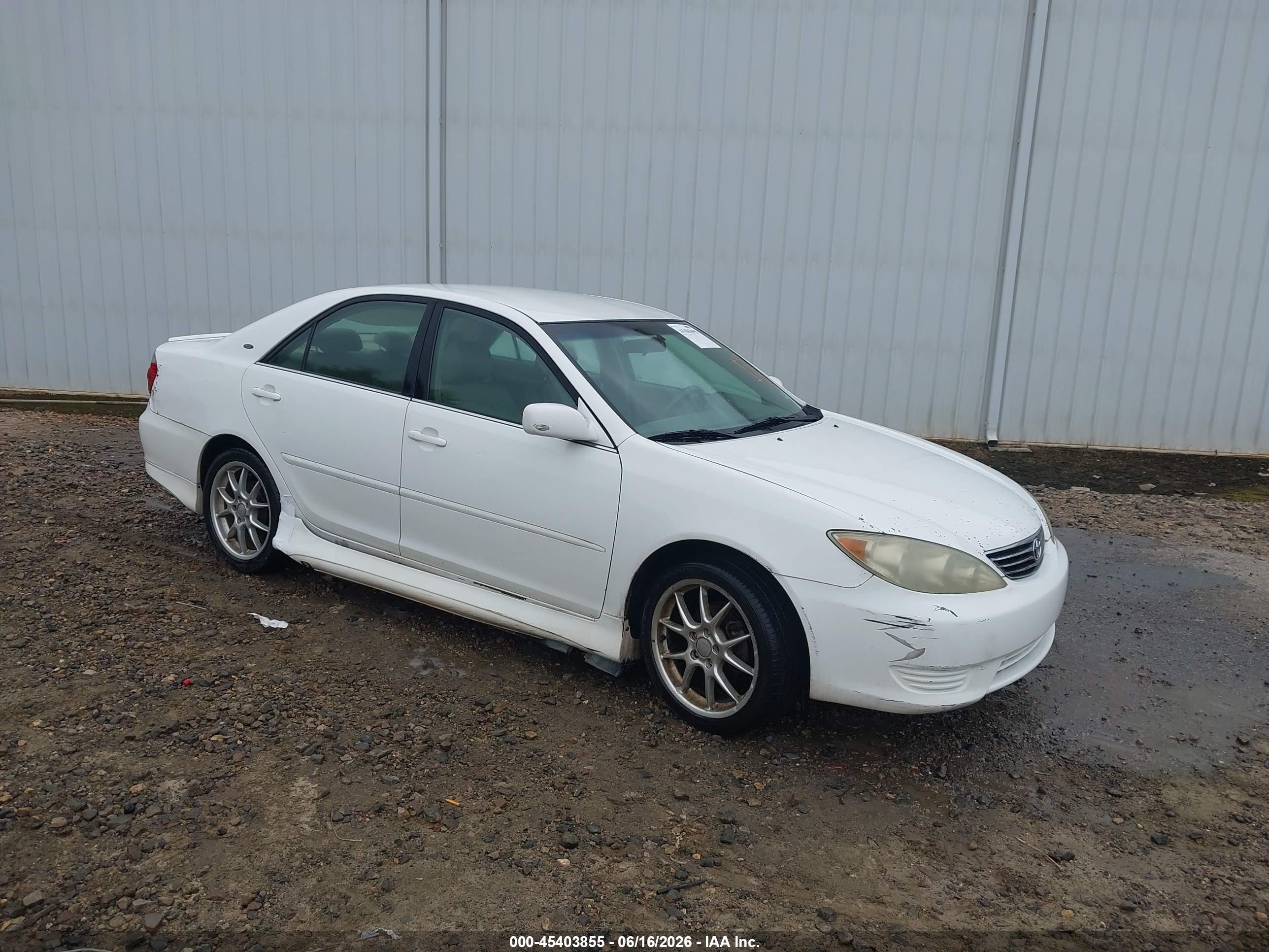2005 Toyota Camry Le White vin: 4T1BE32K95U552120