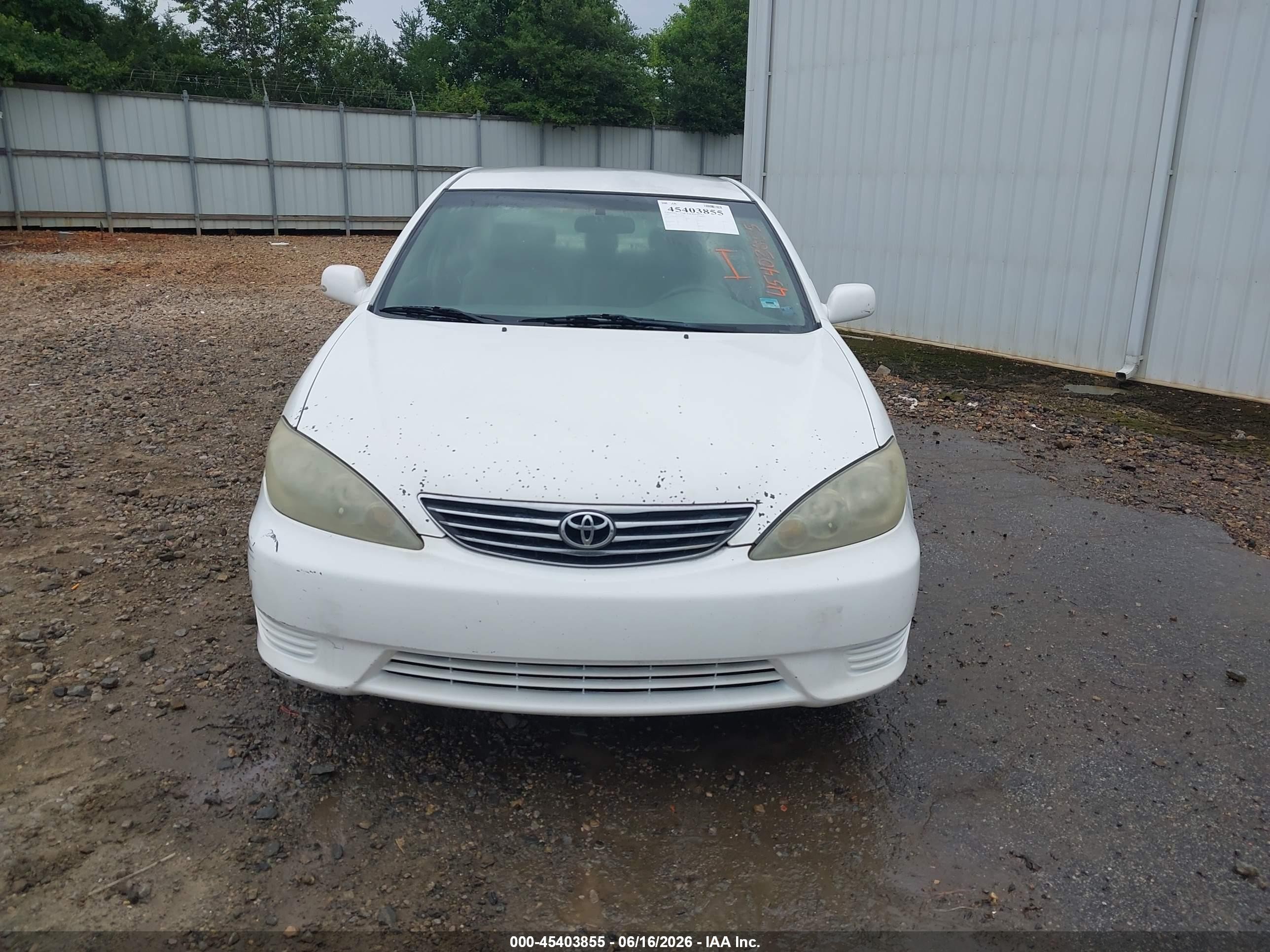 2005 Toyota Camry Le White vin: 4T1BE32K95U552120