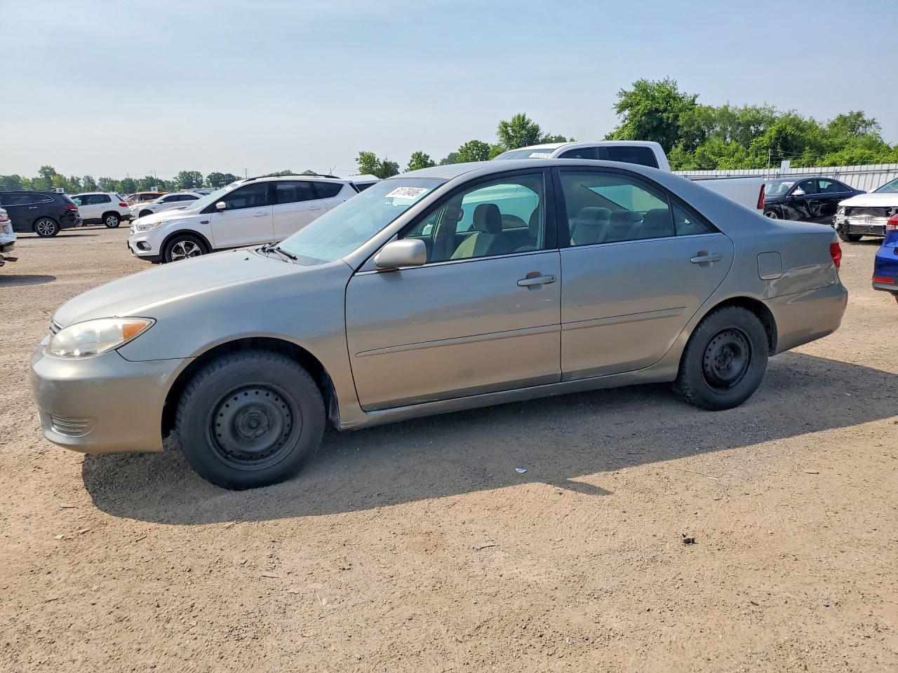 2005 Toyota Camry Standard Серебряный vin: 4T1BE32K95U553042