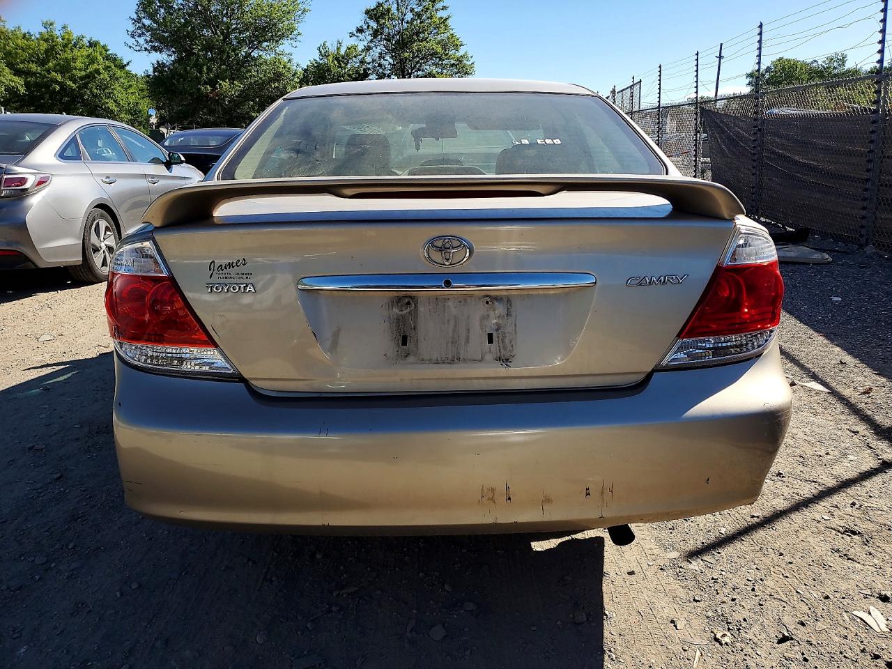 2005 Toyota Camry Standard Beige vin: 4T1BE32K95U554031
