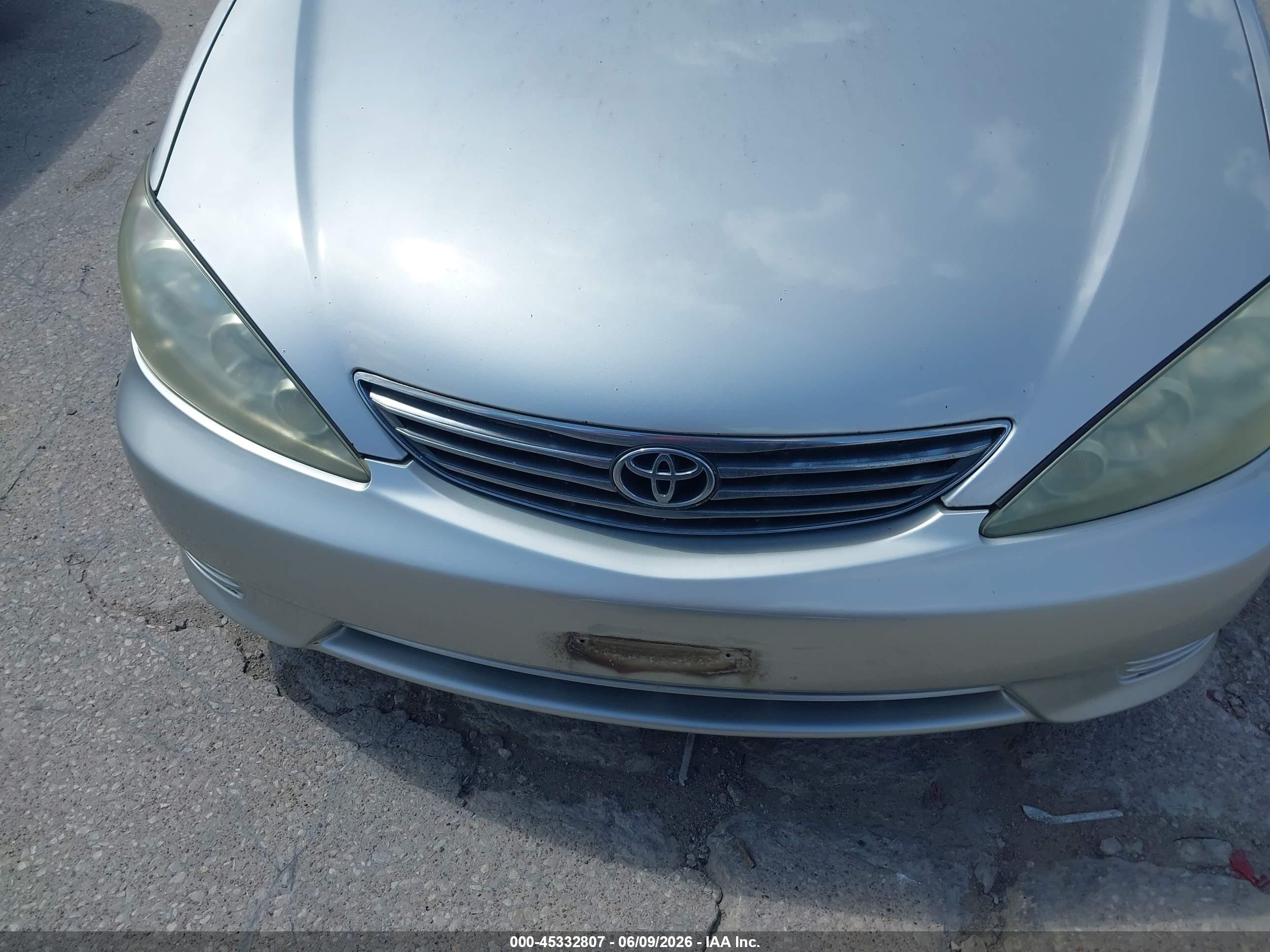 2005 Toyota Camry Le Silver vin: 4T1BE32K95U561979