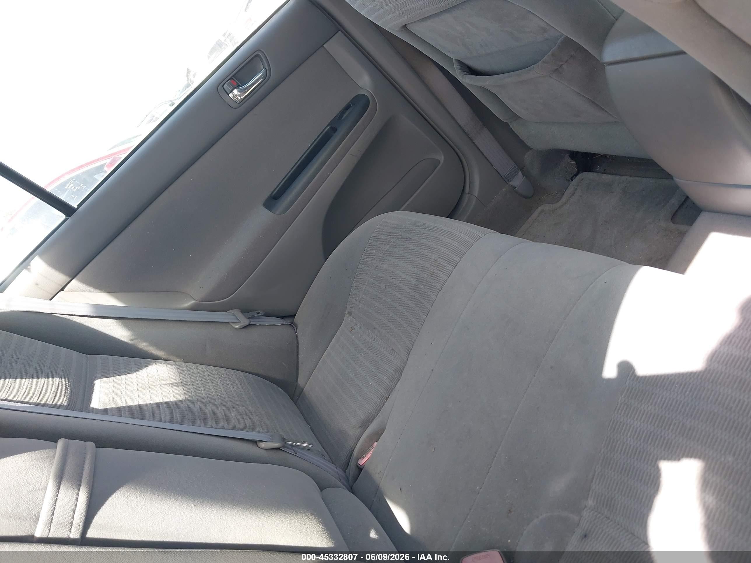 2005 Toyota Camry Le Silver vin: 4T1BE32K95U561979