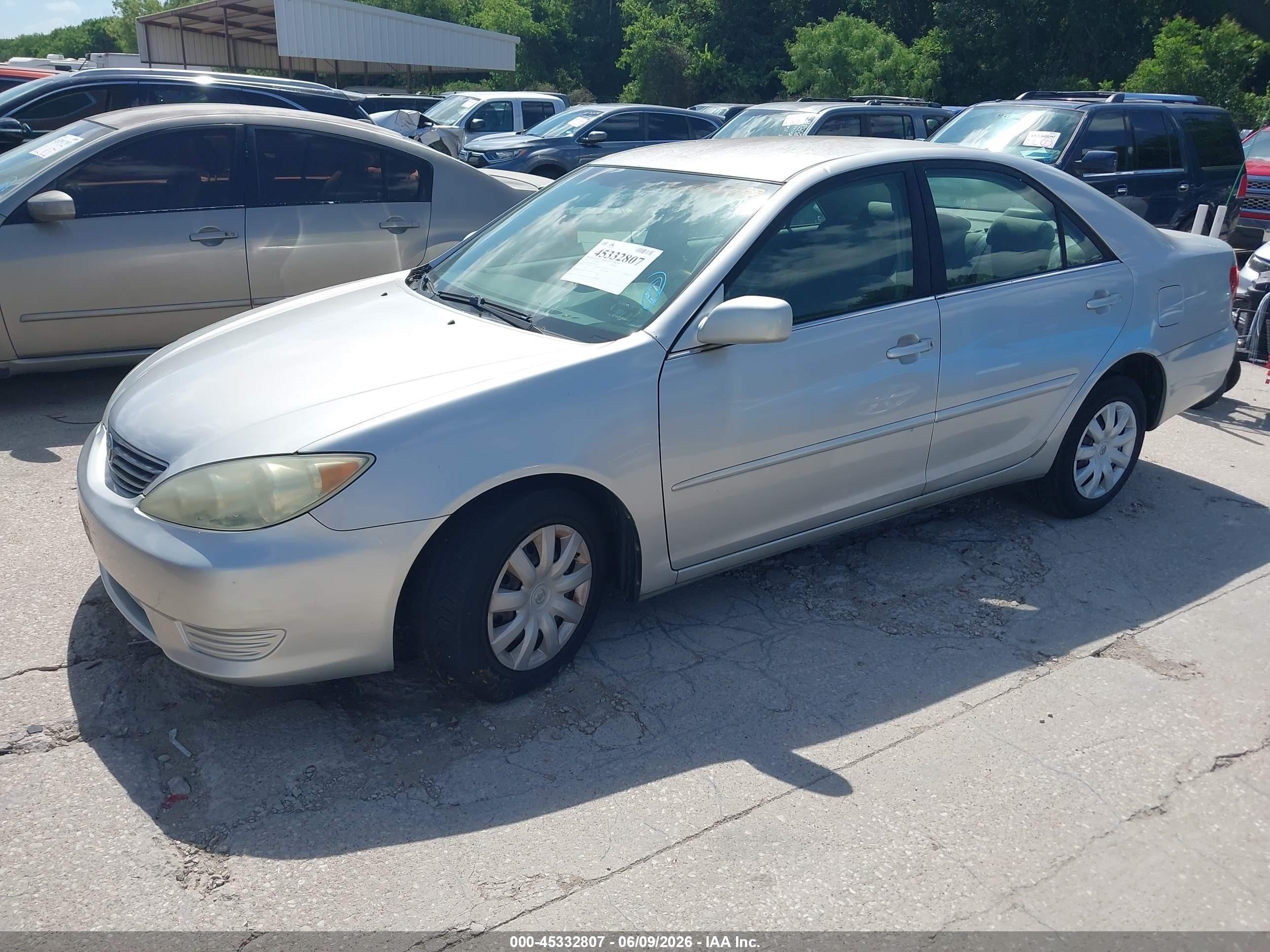 2005 Toyota Camry Le Silver vin: 4T1BE32K95U561979