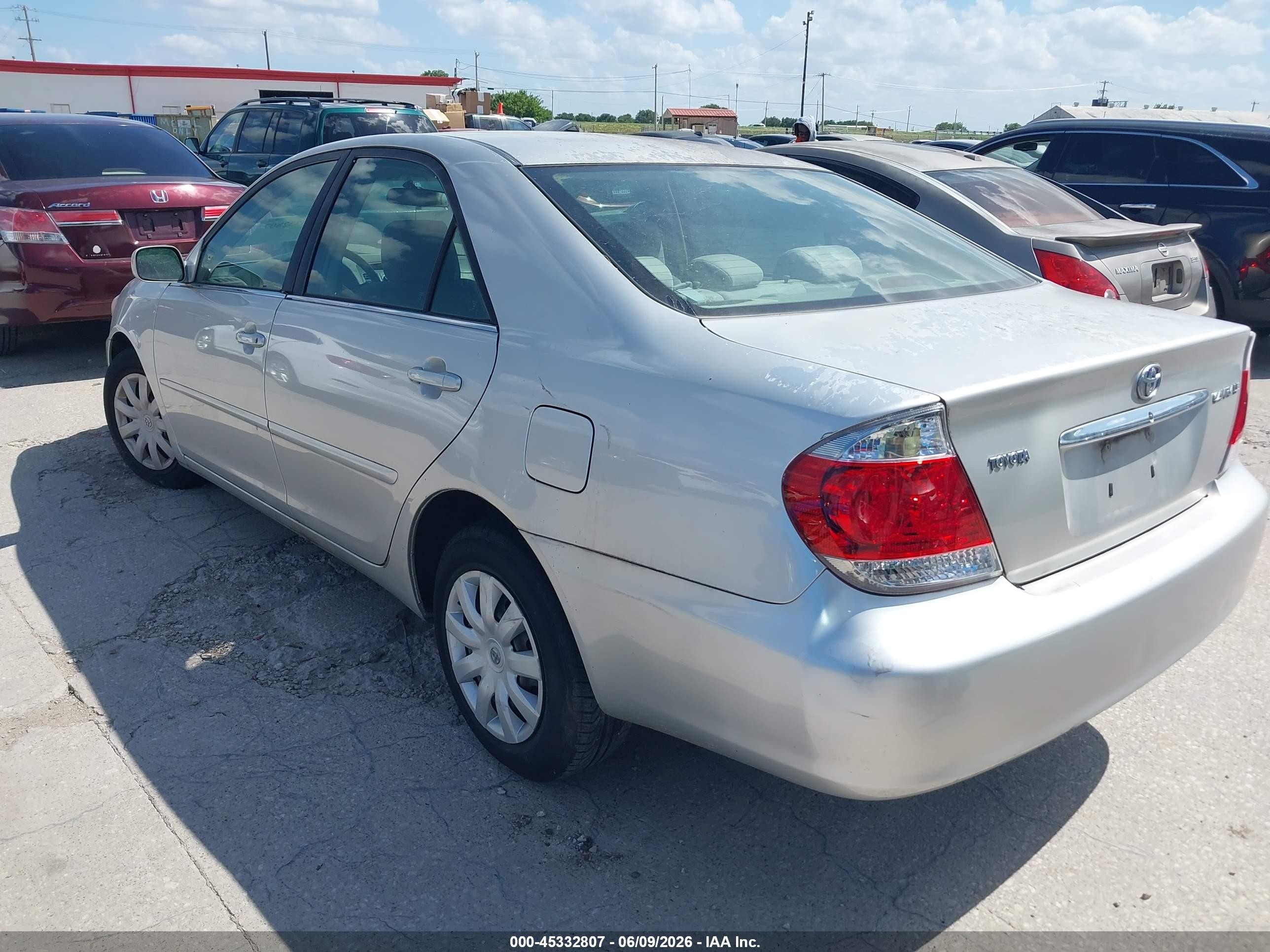 2005 Toyota Camry Le Silver vin: 4T1BE32K95U561979
