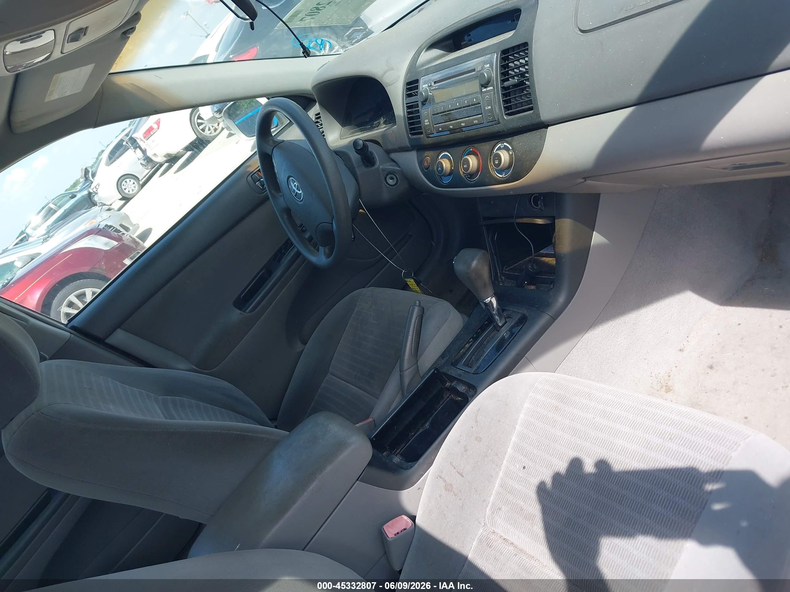 2005 Toyota Camry Le Silver vin: 4T1BE32K95U561979