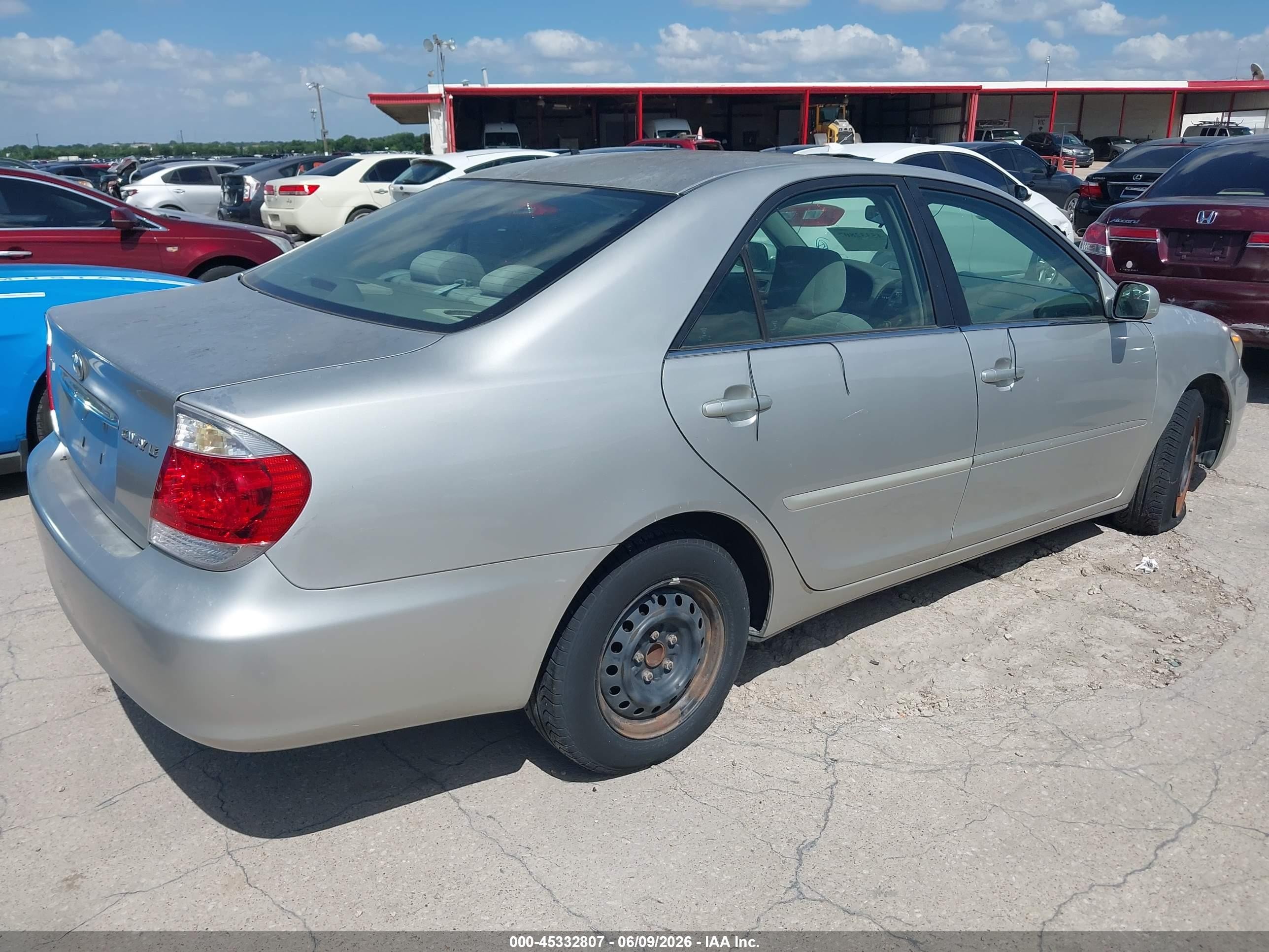 2005 Toyota Camry Le Silver vin: 4T1BE32K95U561979
