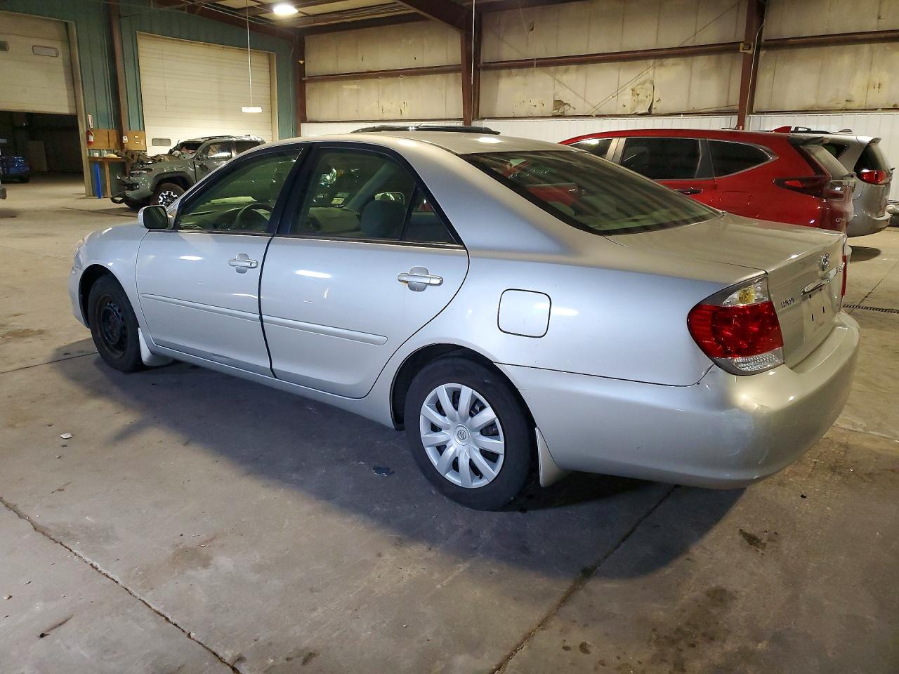2005 Toyt Camry Silver vin: 4T1BE32K95U567331