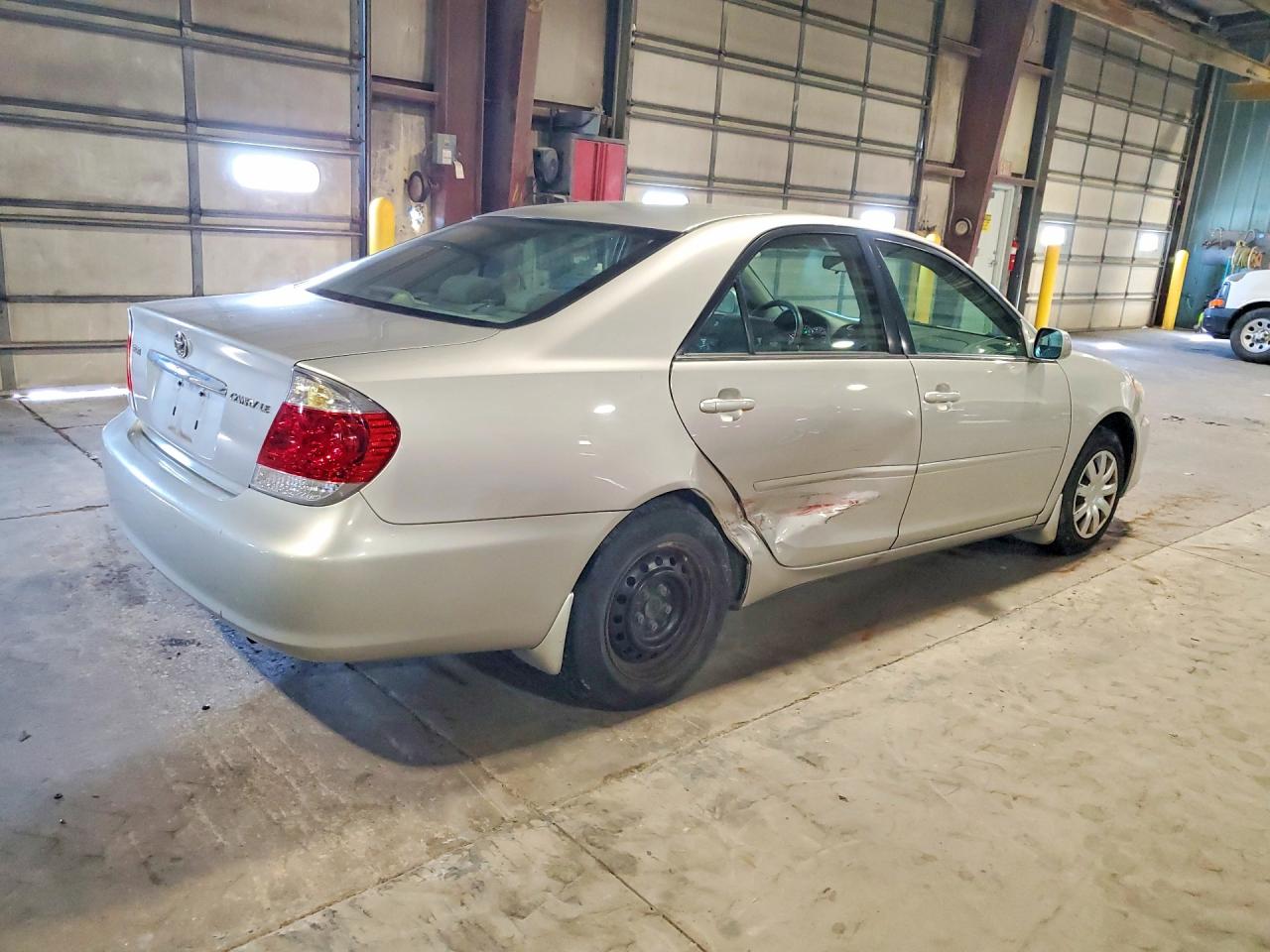 2005 Toyt Camry Silver vin: 4T1BE32K95U567331