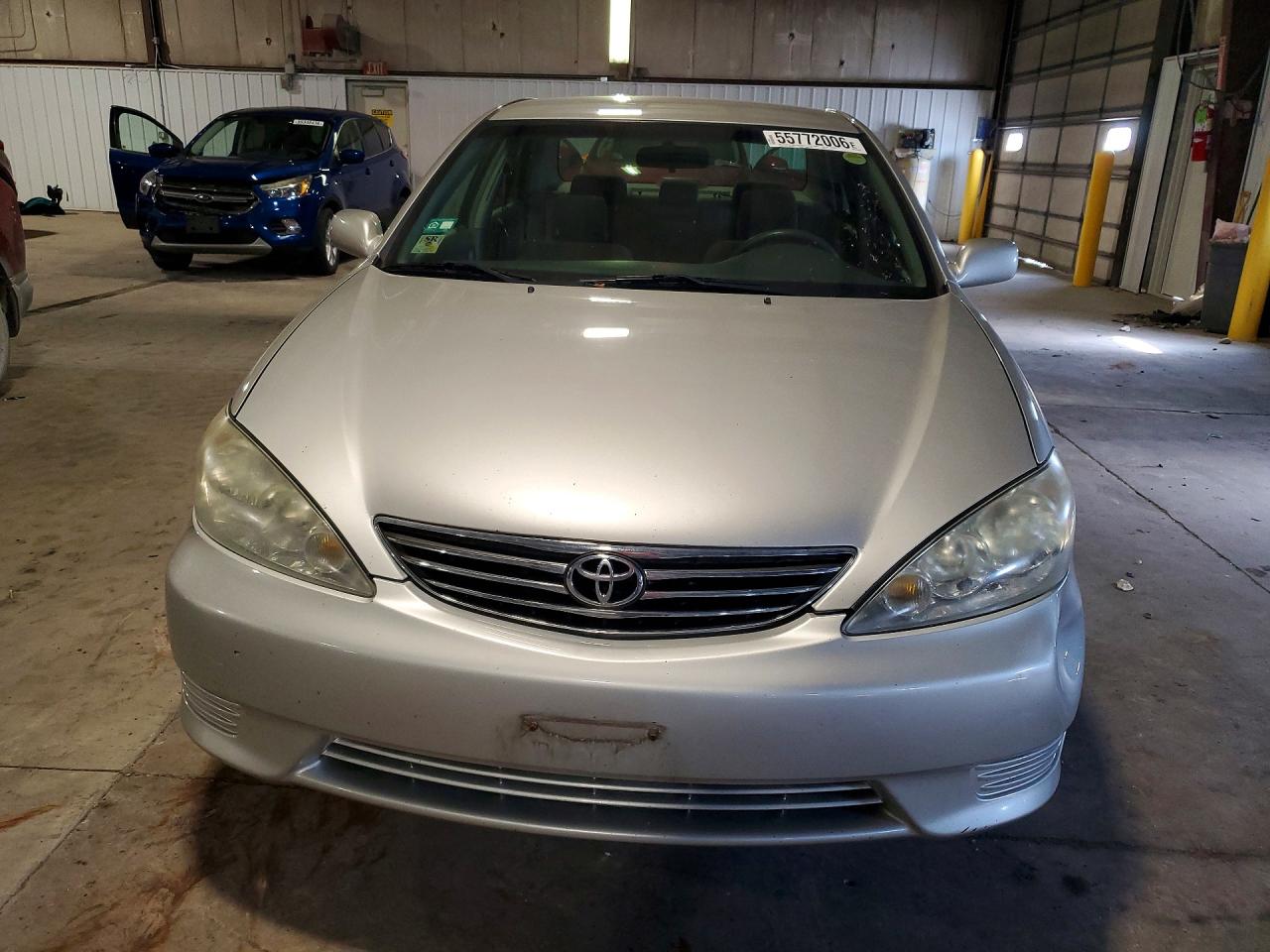 2005 Toyt Camry Silver vin: 4T1BE32K95U567331