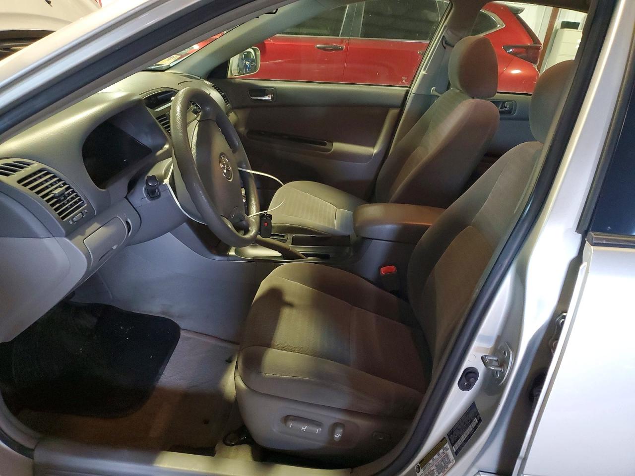 2005 Toyt Camry Silver vin: 4T1BE32K95U567331
