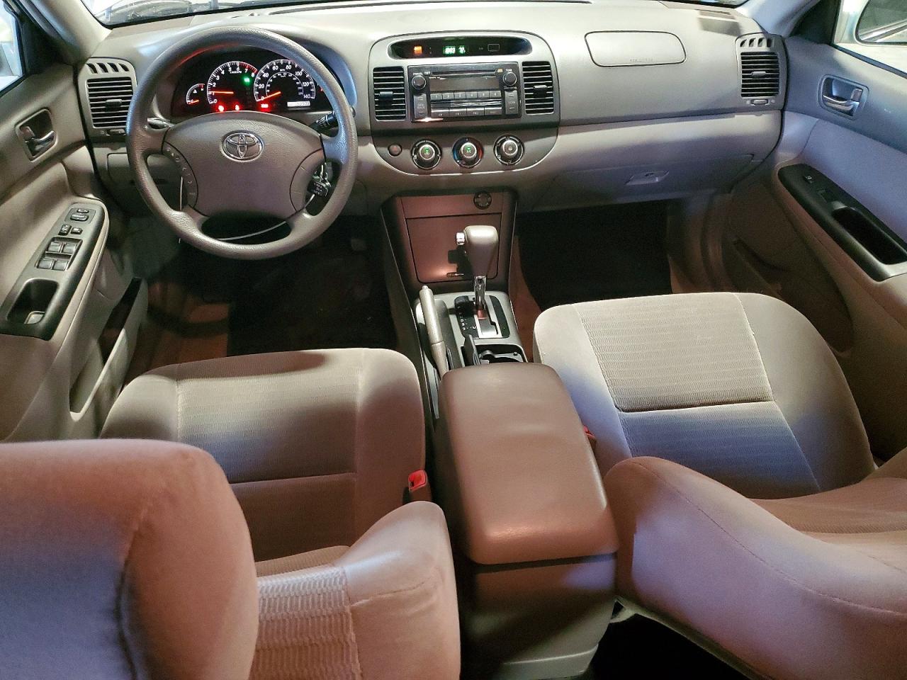 2005 Toyt Camry Silver vin: 4T1BE32K95U567331