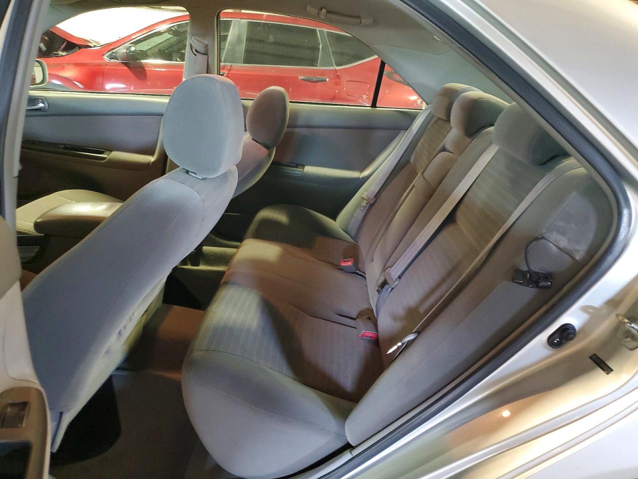 2005 Toyt Camry Silver vin: 4T1BE32K95U567331