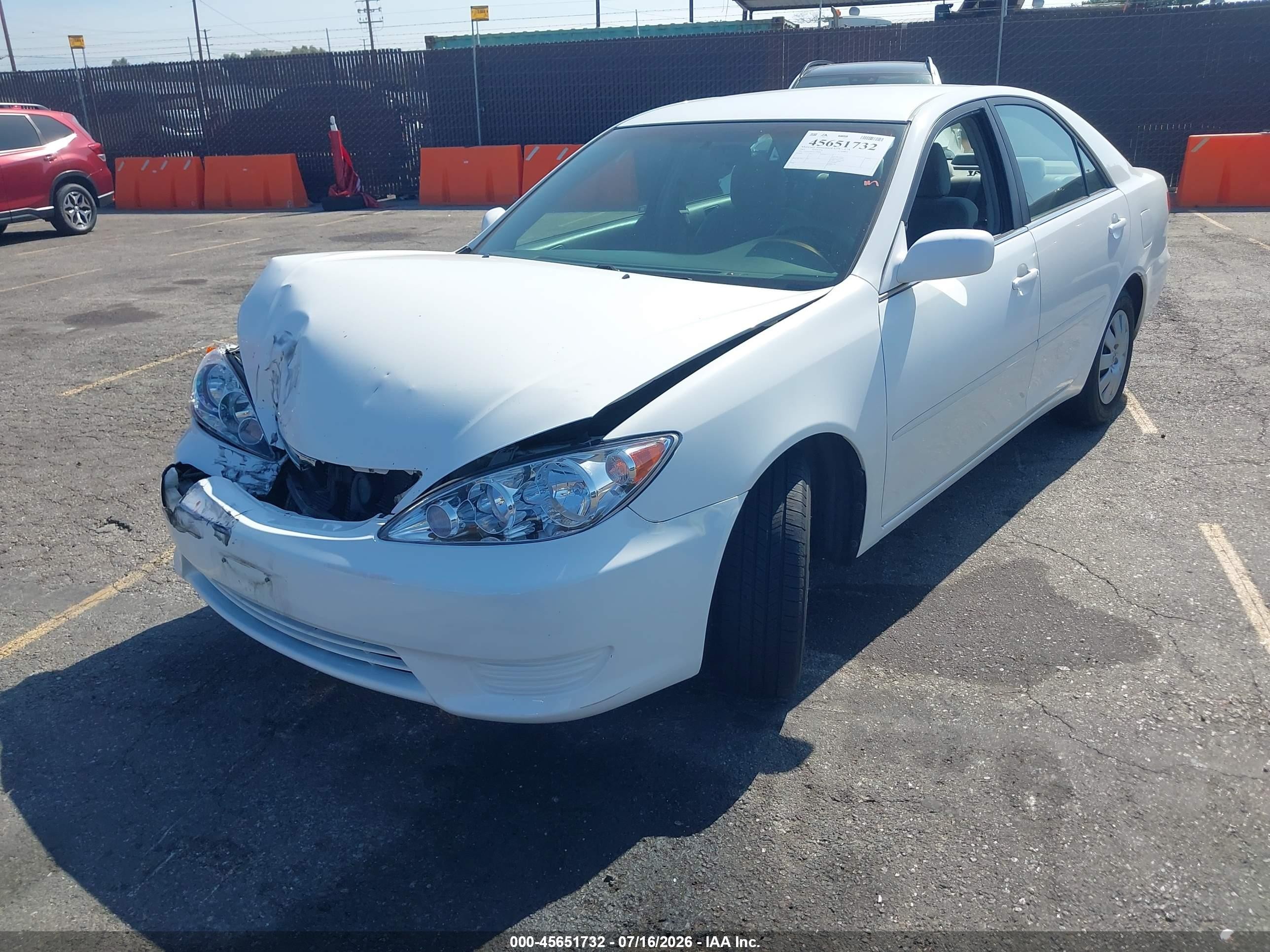 2005 Toyota Camry Le White vin: 4T1BE32K95U570990