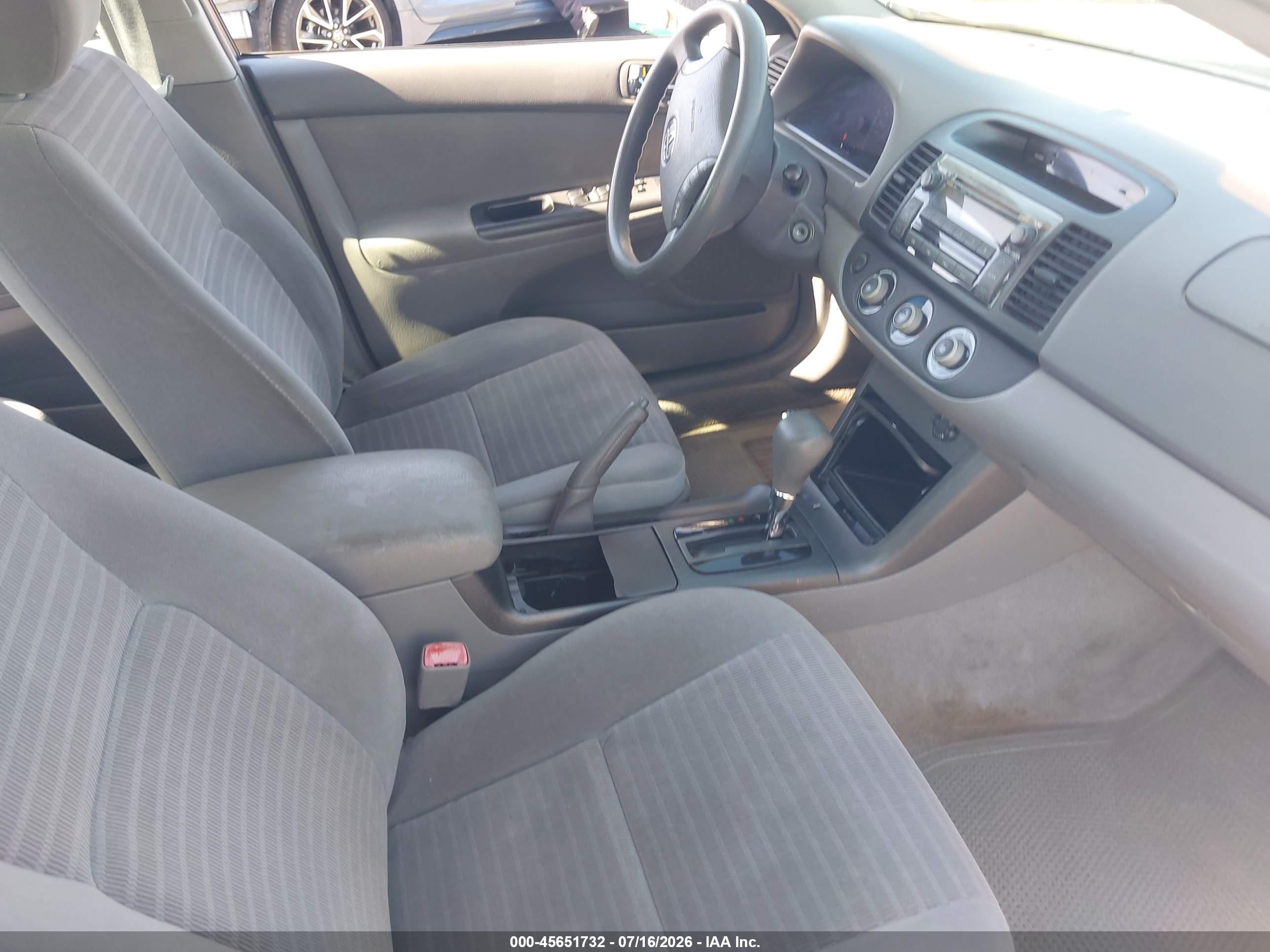 2005 Toyota Camry Le White vin: 4T1BE32K95U570990