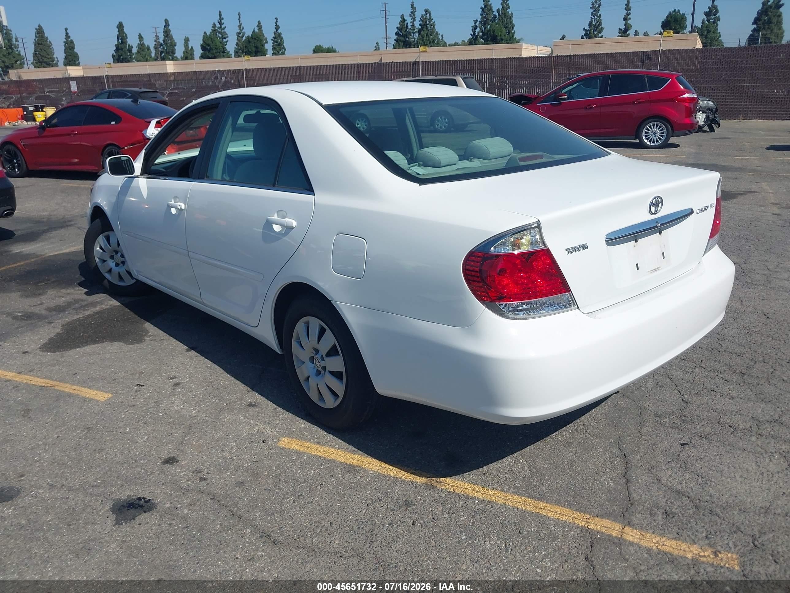2005 Toyota Camry Le White vin: 4T1BE32K95U570990