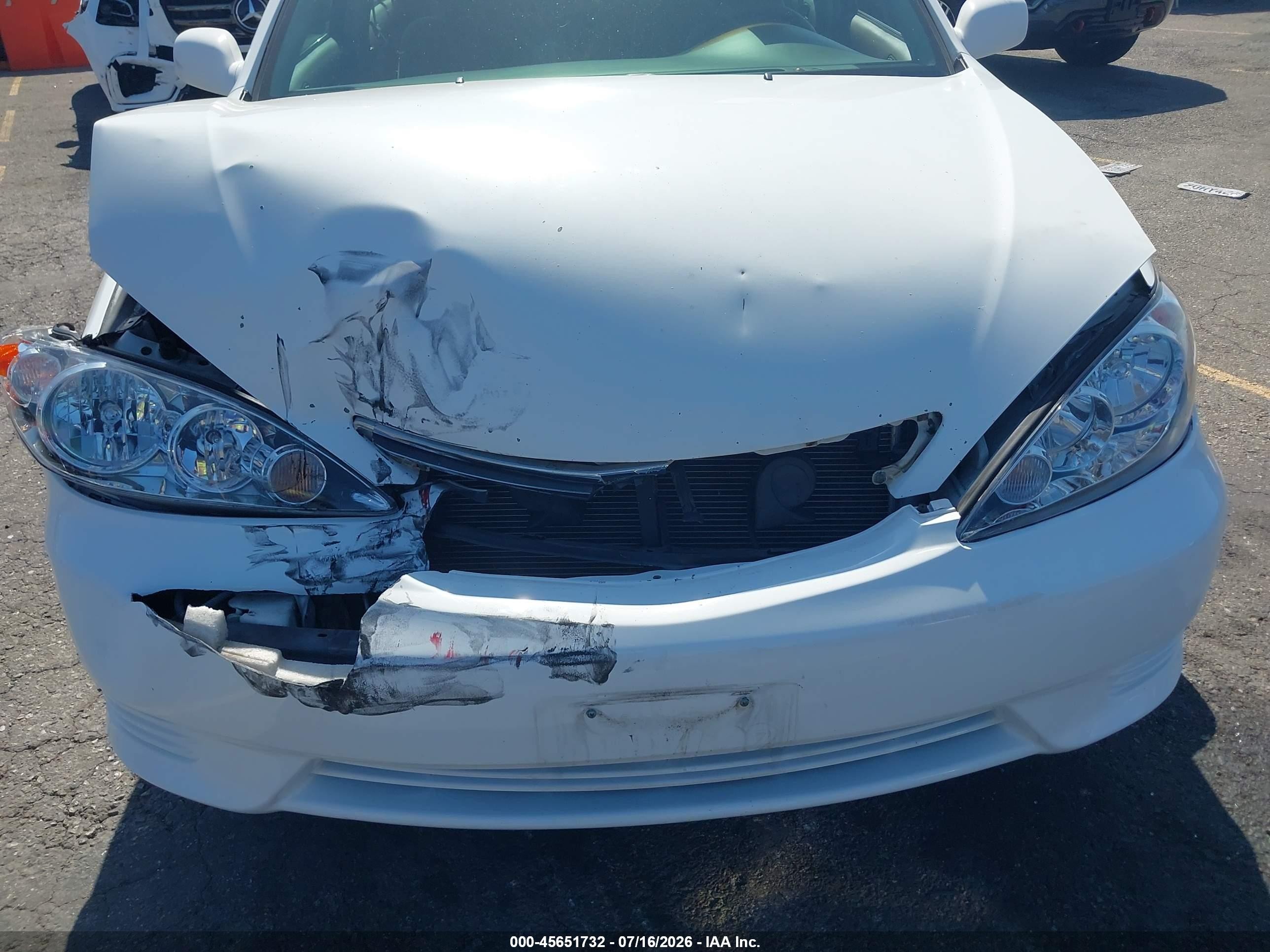 2005 Toyota Camry Le White vin: 4T1BE32K95U570990