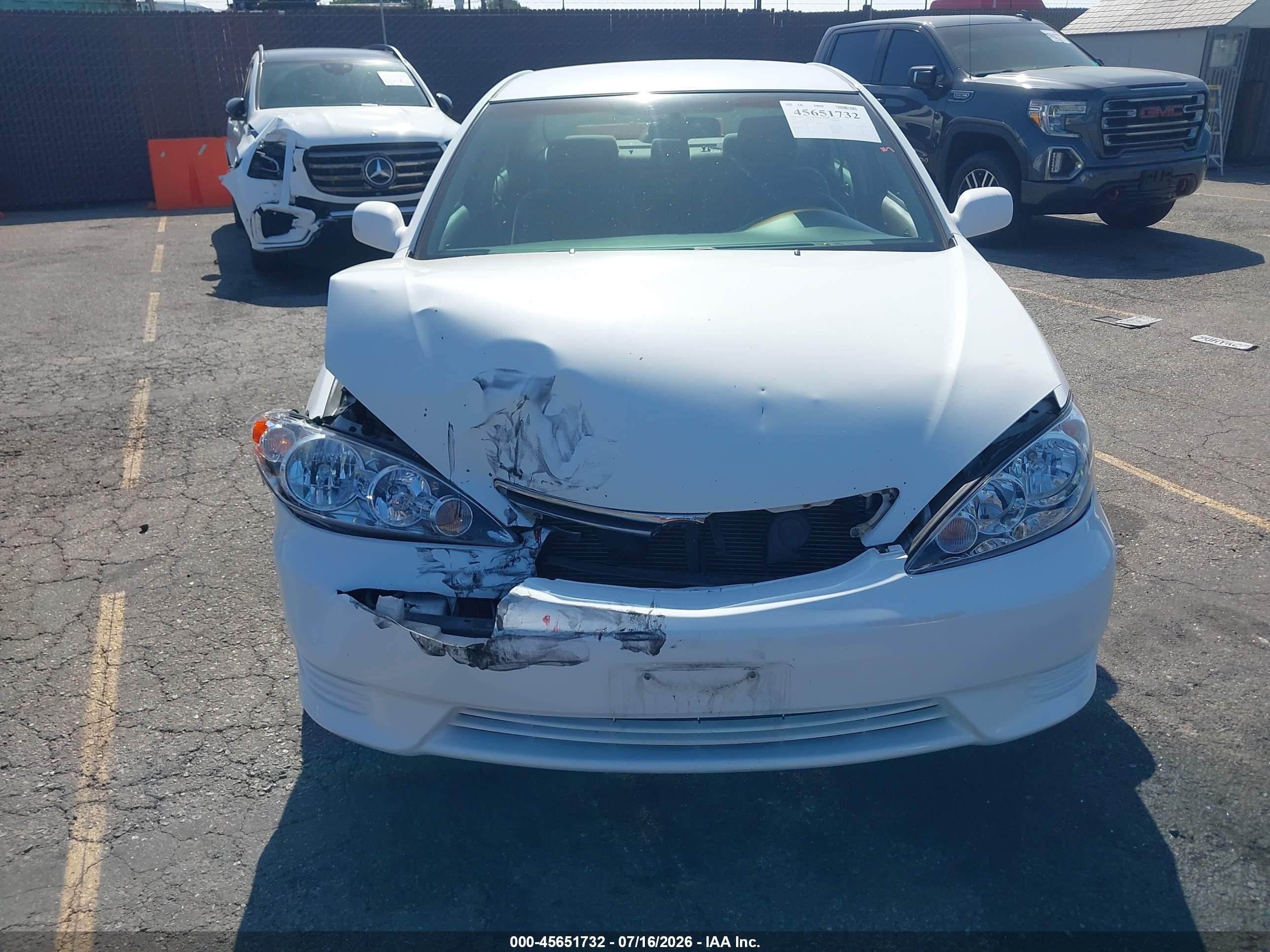 2005 Toyota Camry Le White vin: 4T1BE32K95U570990