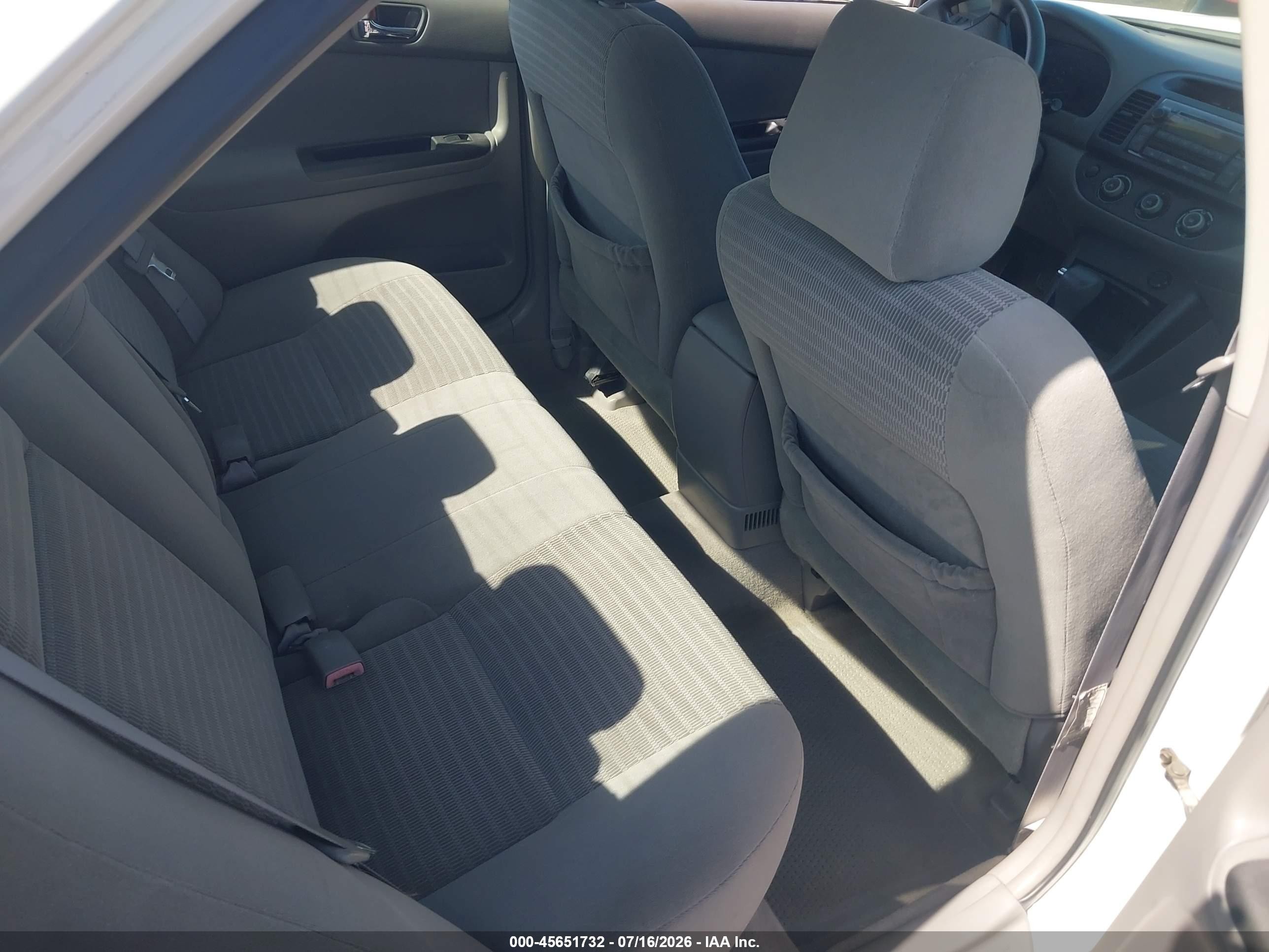 2005 Toyota Camry Le White vin: 4T1BE32K95U570990