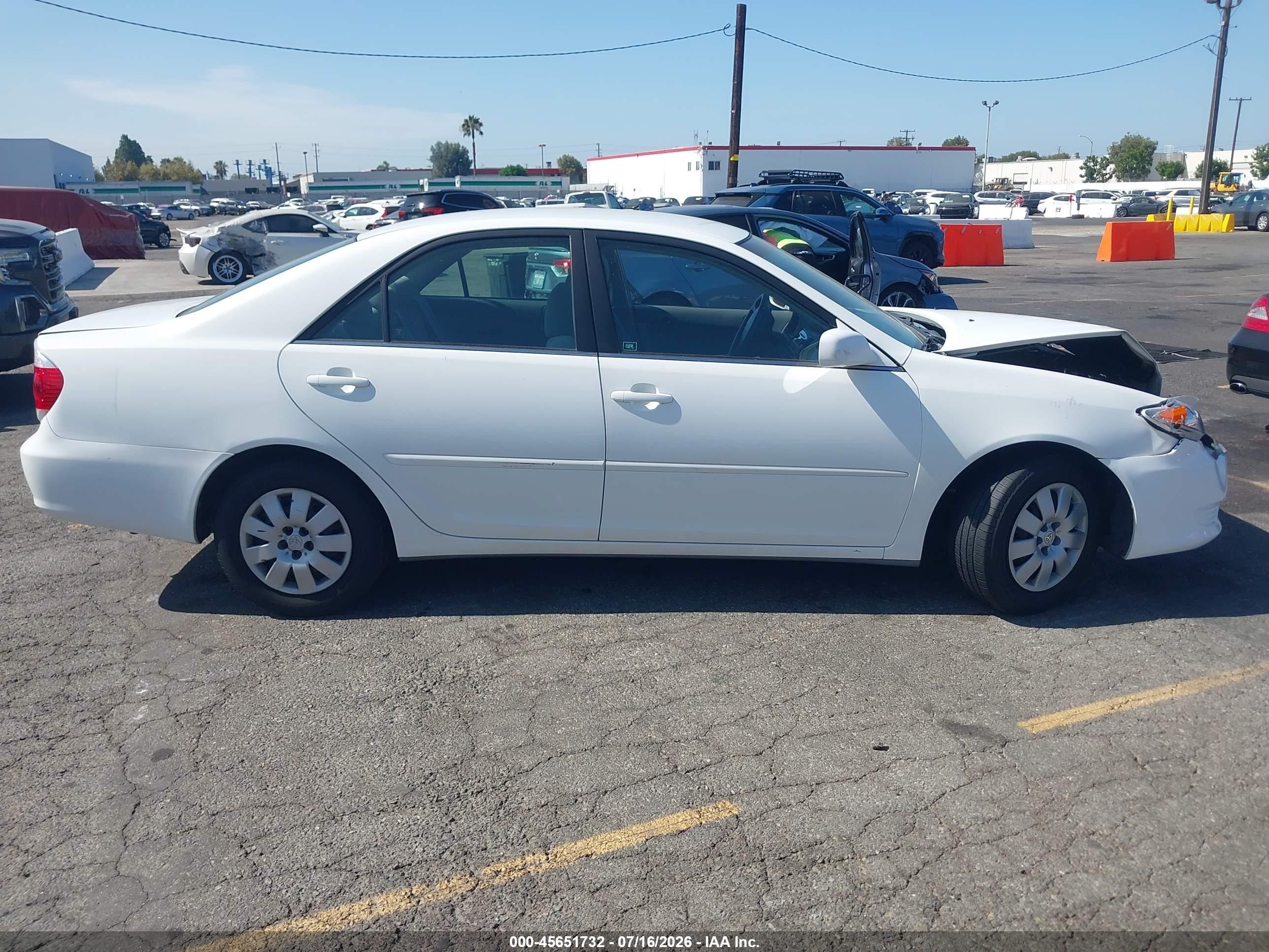2005 Toyota Camry Le White vin: 4T1BE32K95U570990