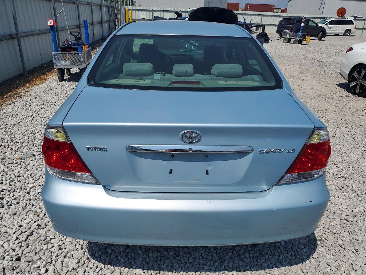 2005 Toyota Camry Le Blue vin: 4T1BE32K95U584243