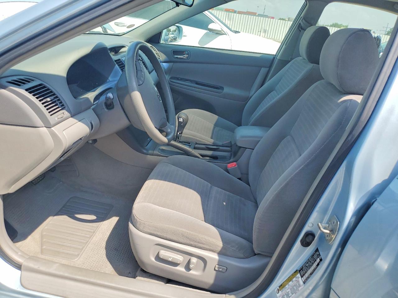 2005 Toyota Camry Le Blue vin: 4T1BE32K95U584243