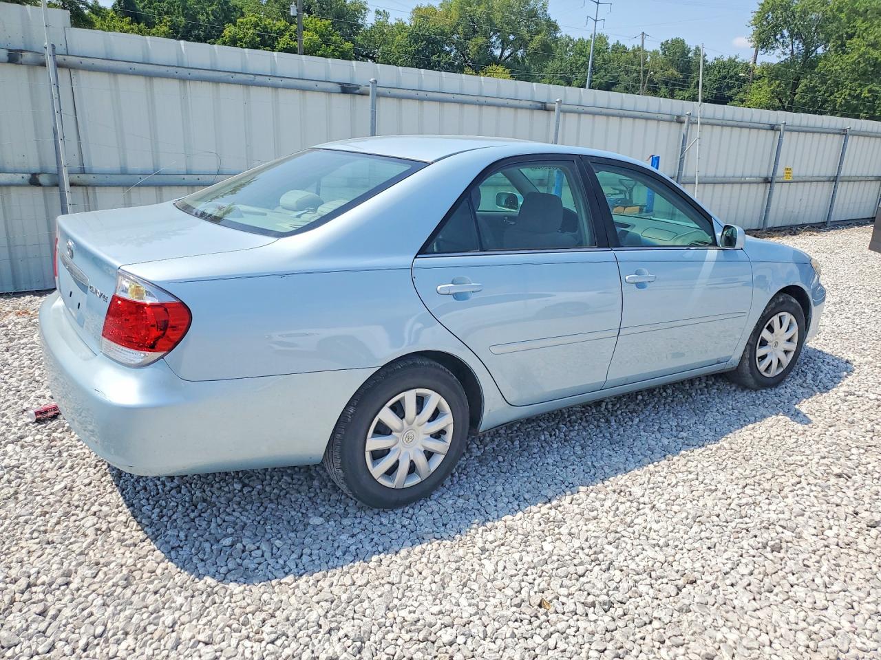 2005 Toyota Camry Le Blue vin: 4T1BE32K95U584243