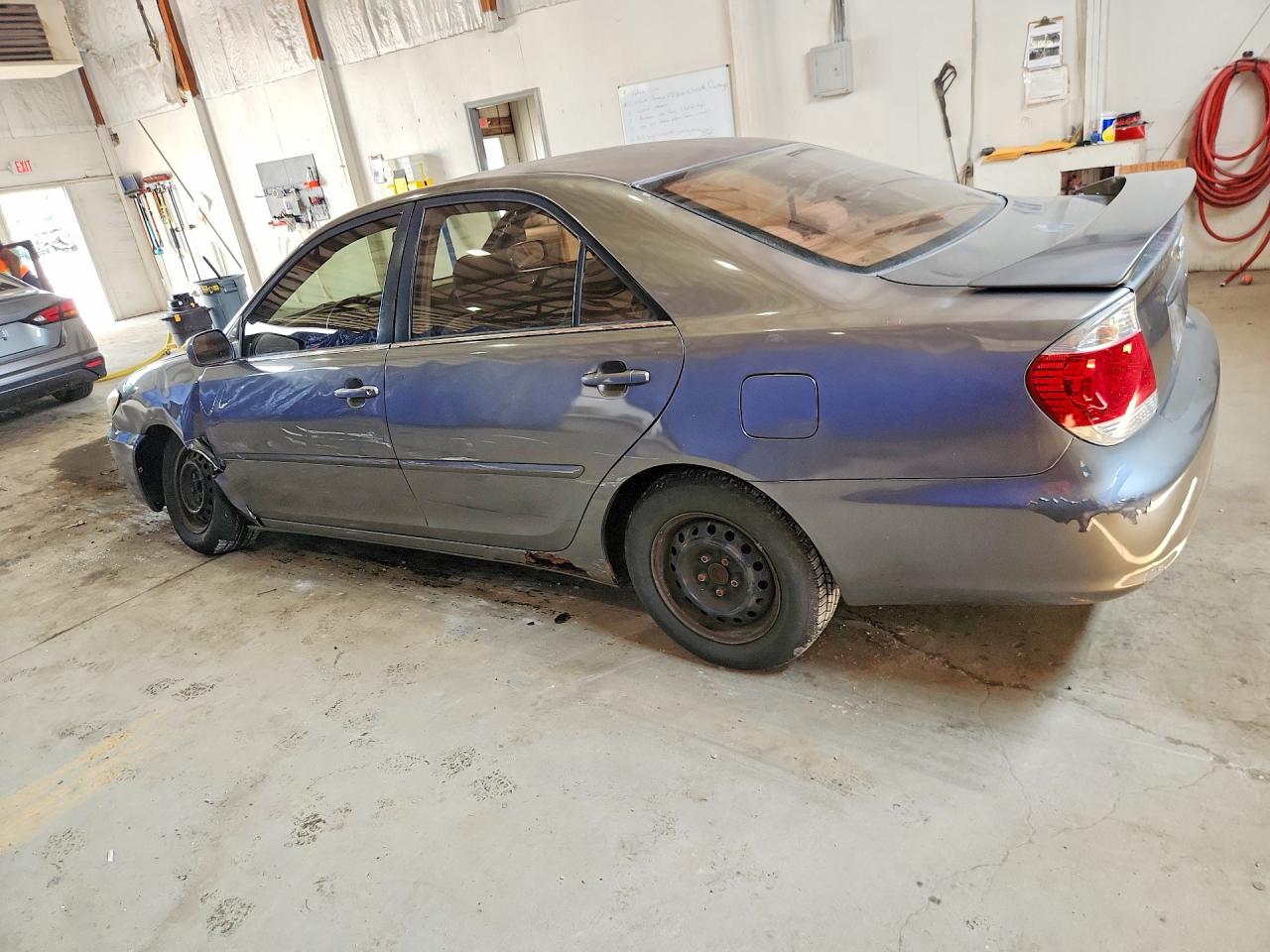 2005 Toyota Camry Le Серый vin: 4T1BE32K95U609108