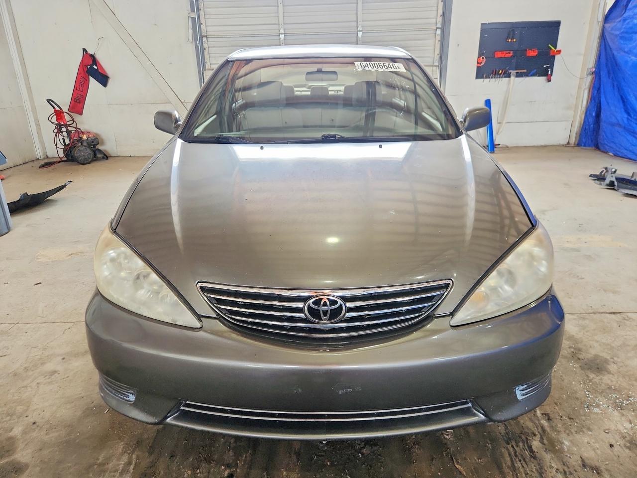2005 Toyota Camry Le Серый vin: 4T1BE32K95U609108