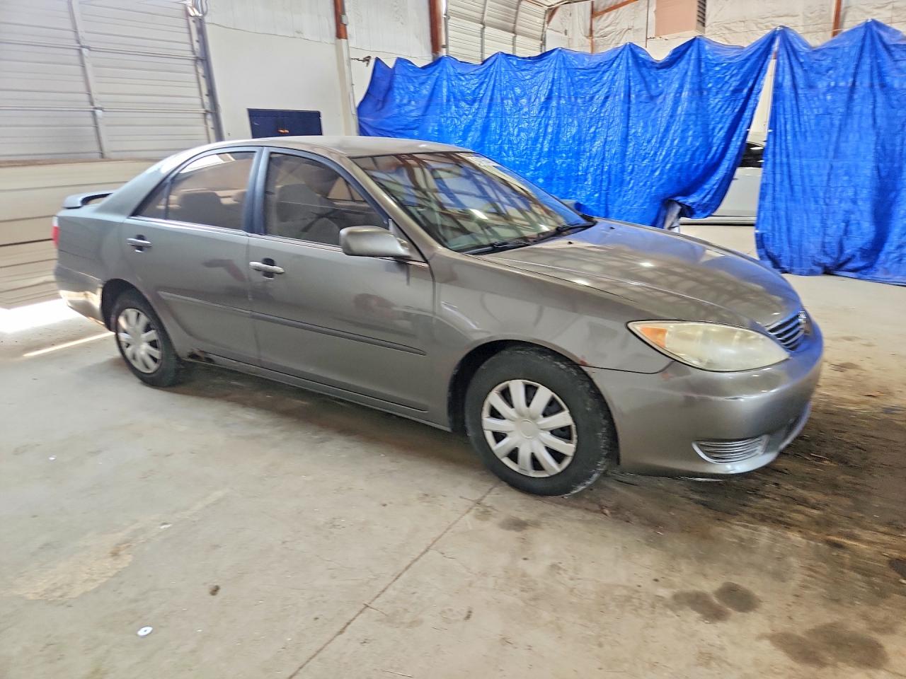2005 Toyota Camry Le Серый vin: 4T1BE32K95U609108