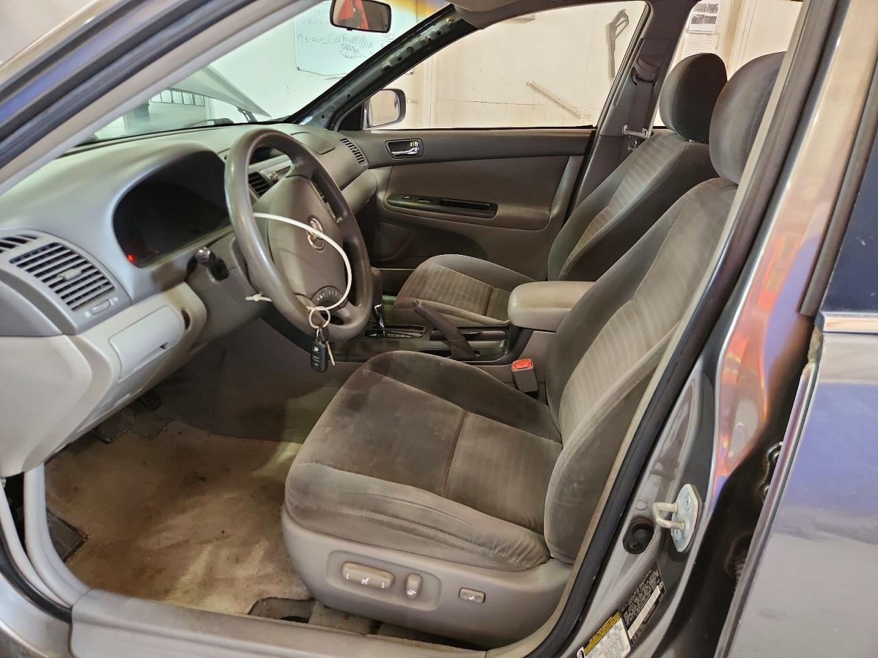 2005 Toyota Camry Le Серый vin: 4T1BE32K95U609108